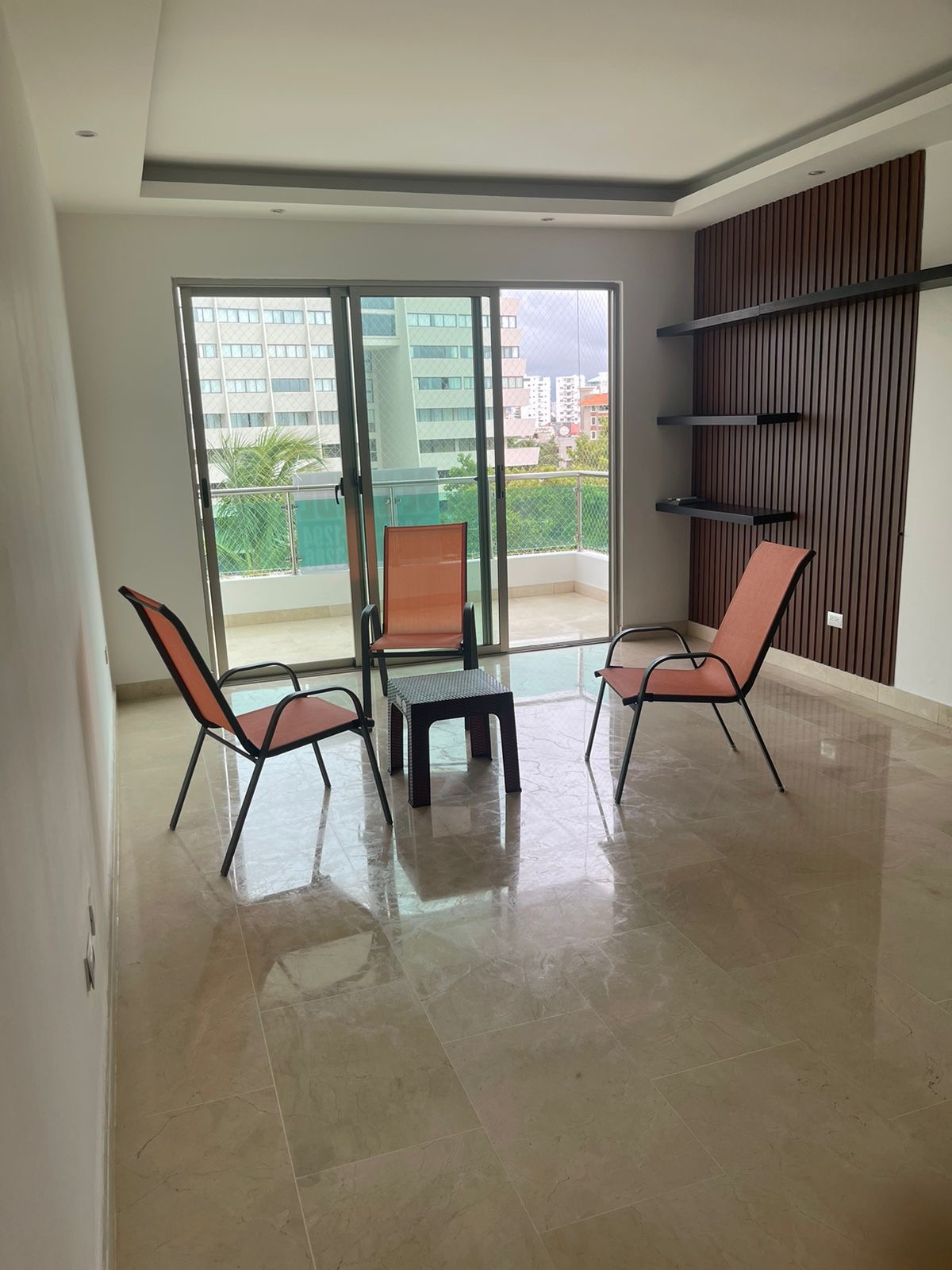 apartamentos - Vendo piso 5 los cacicazgos balcón tres hab con ba 2