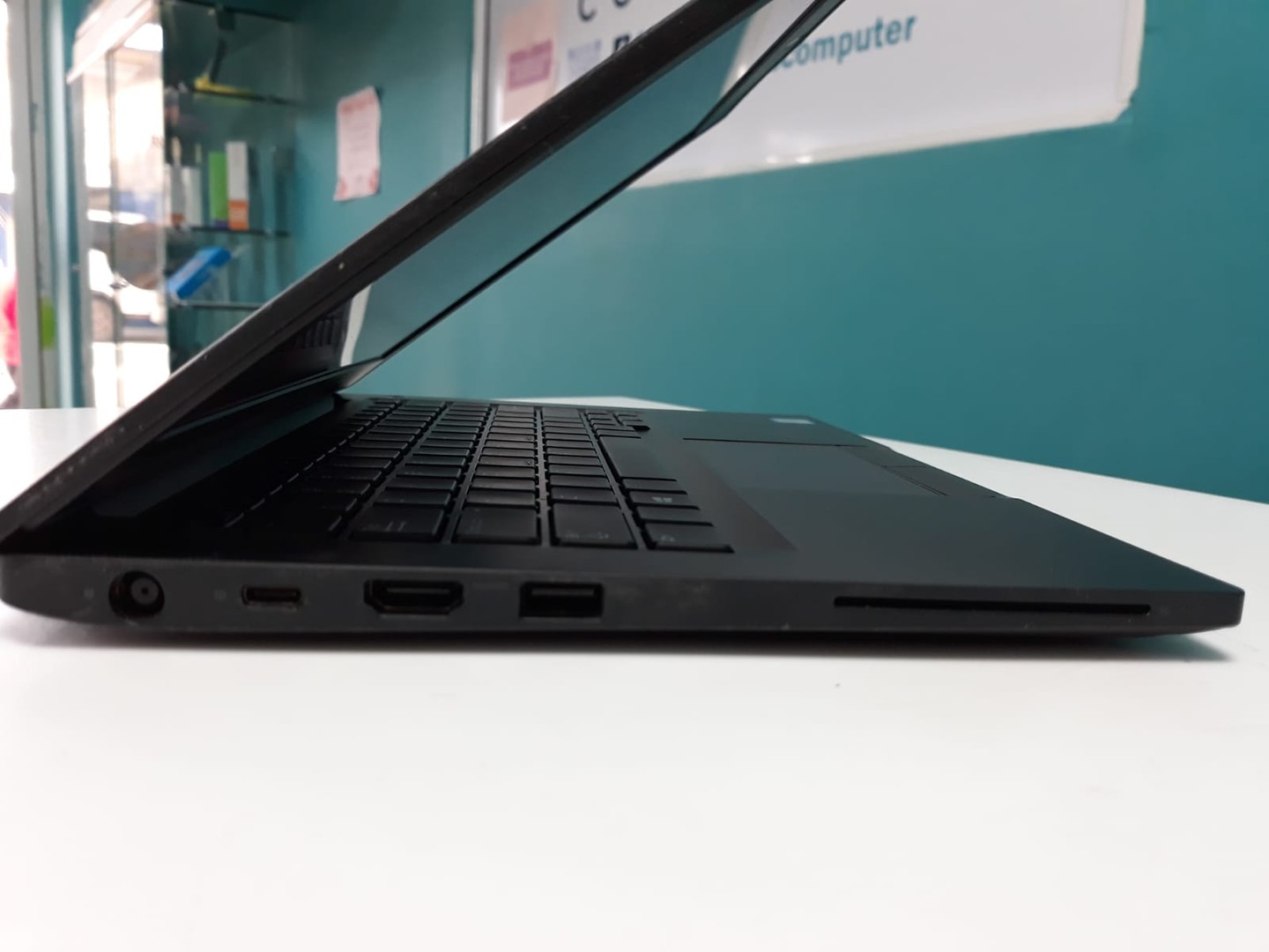 computadoras y laptops - Laptop, Dell Latitude 7290 / 8th Gen, Intel Core i5 / 8GB DDR4 / 256GB SSD` OFER 2