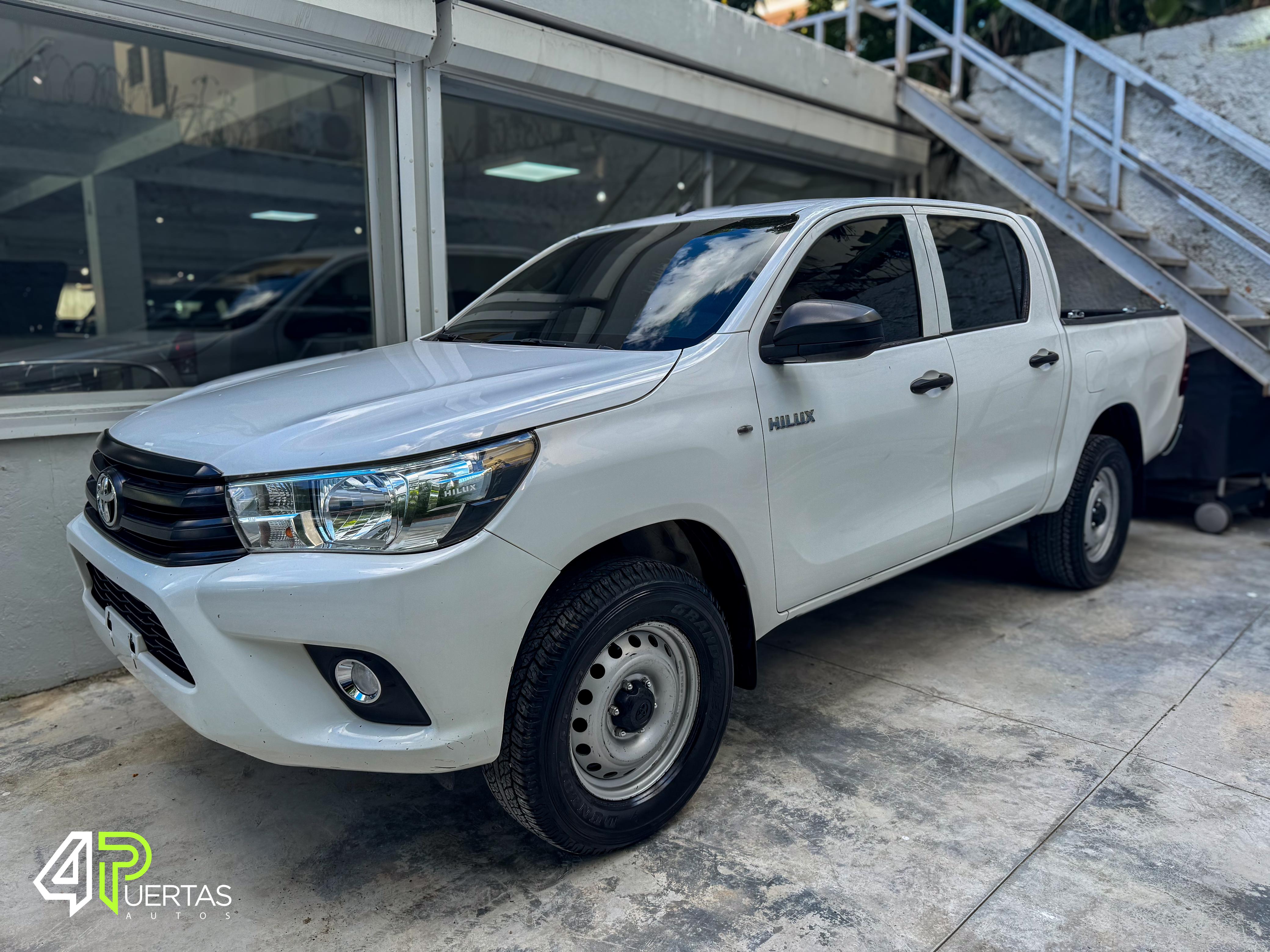 jeepetas y camionetas - TOYOTA HILUX 4X4 1