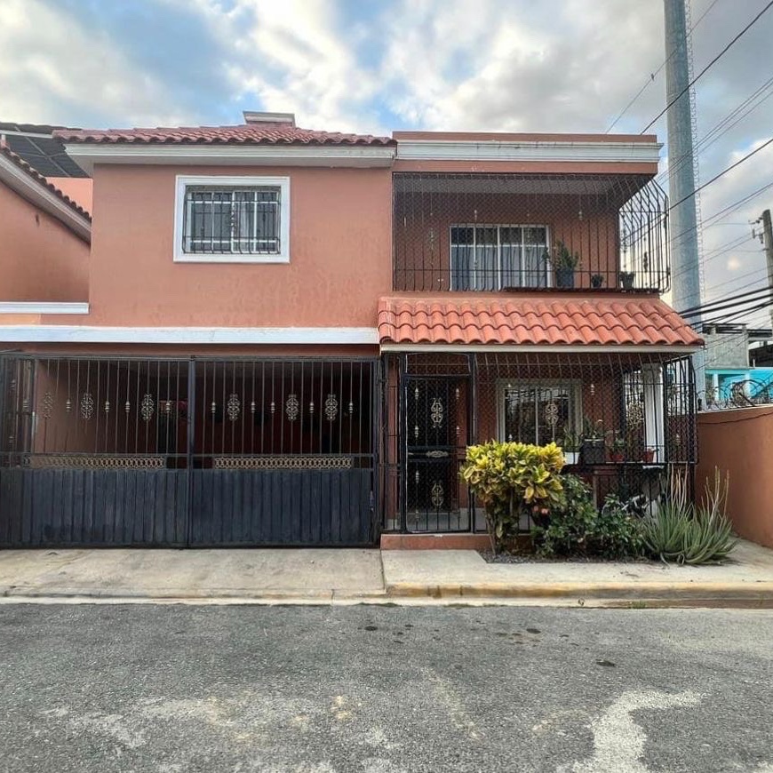 casas - Vendo casa! En la autopista de san Isidro, zona oriental Santo Domingo este