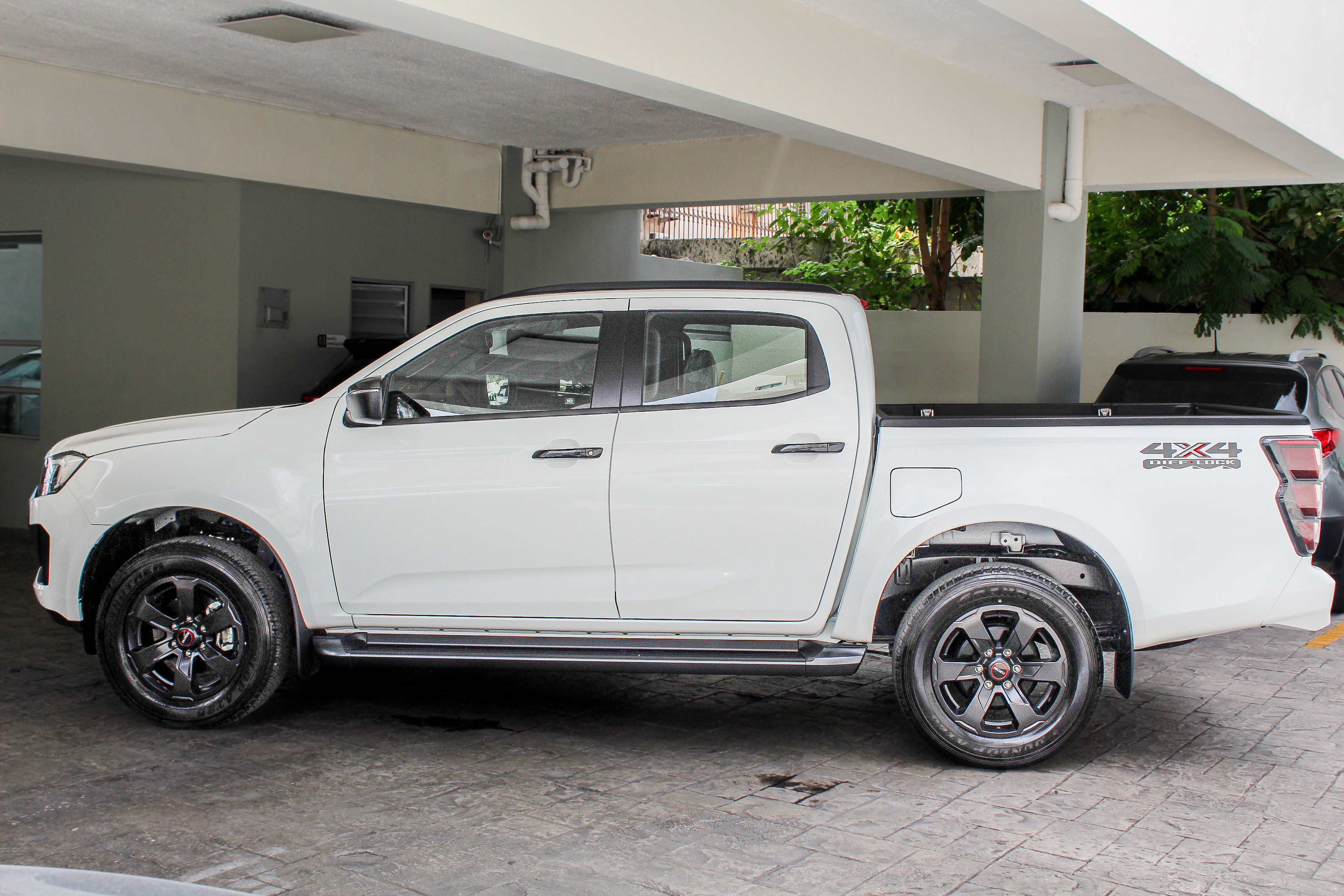 jeepetas y camionetas - Isuzu Dmax Full 2026 Blanco 9