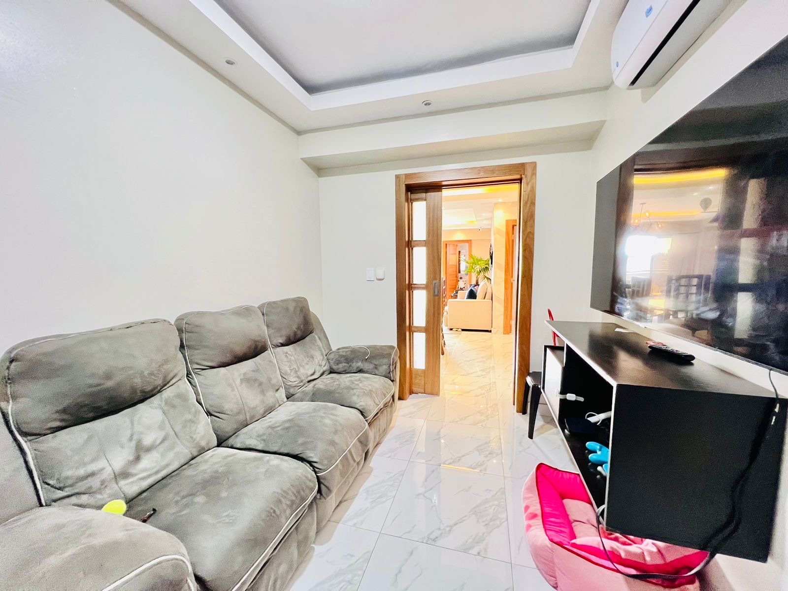 apartamentos - vendo apto. Evaristo morales, como nuevo, 213 mts, 3 hab, 3 parqueos,US 298,000 2