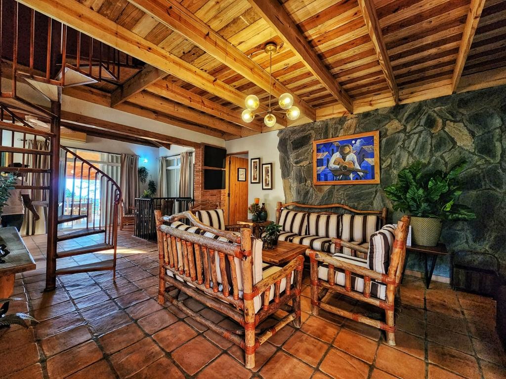 casas vacacionales y villas - Vendo Villa  de Oportunidad 
En la Cumbre (Bonao)


Precio Oferta U$ 300,000 Tas 5