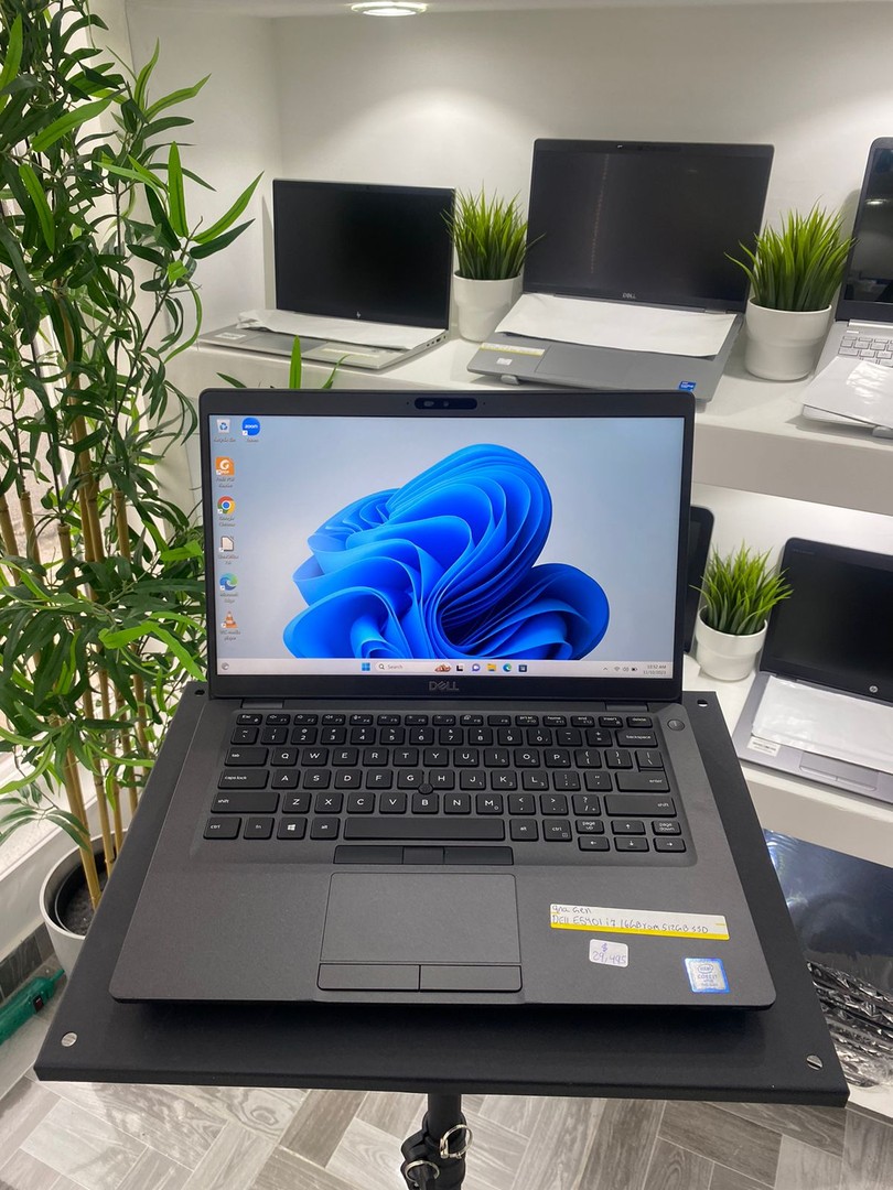 computadoras y laptops - Laptop Dell Latitude E5401 i7 9na Gen 16GB RAM 512GB SSD Windows 11 Pro Instalad