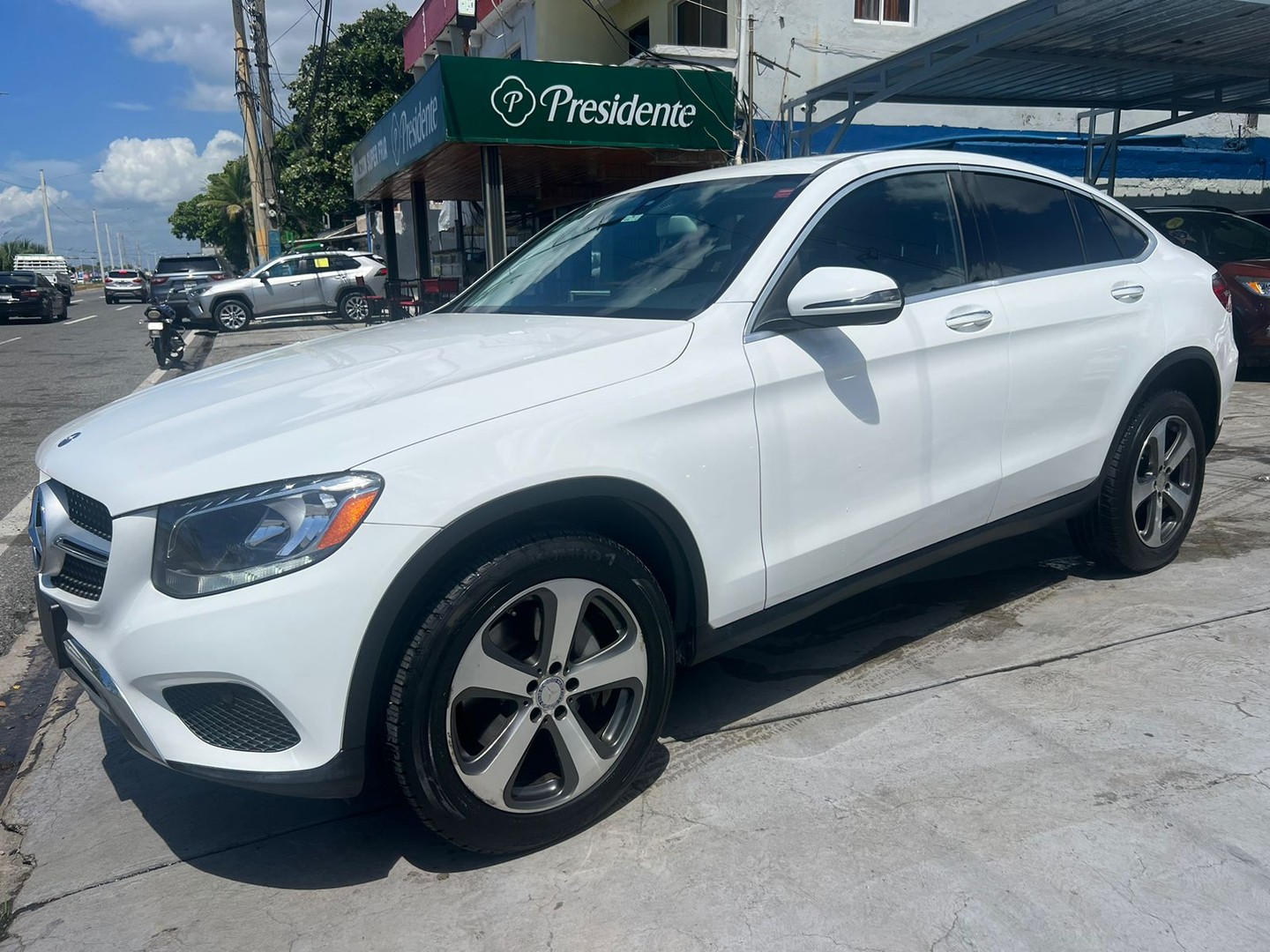 jeepetas y camionetas - Mercedes-Benz Clase GLC 300-COUPE 2017 0