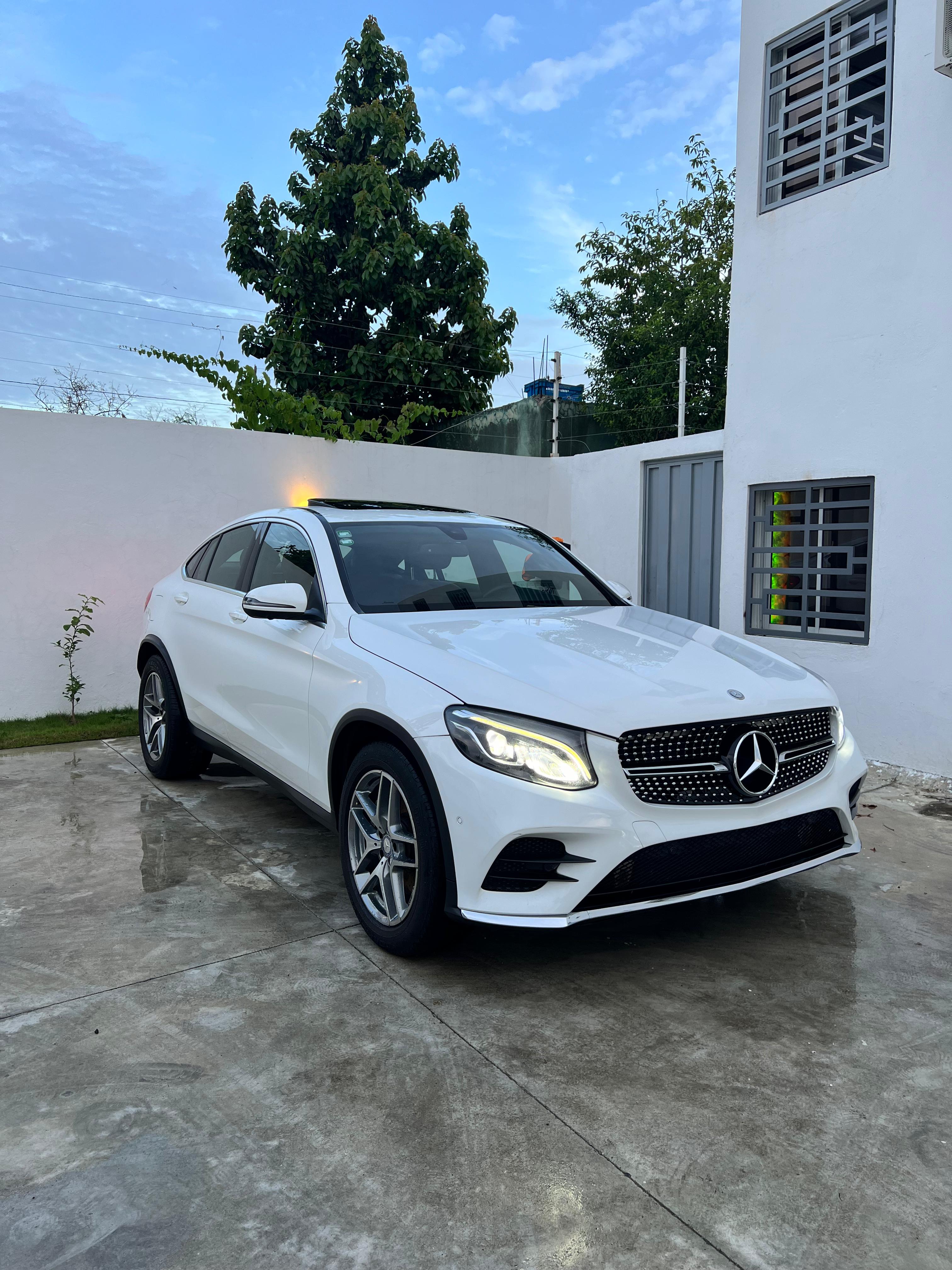 jeepetas y camionetas - Mercedes Benz GLC250 2017 1