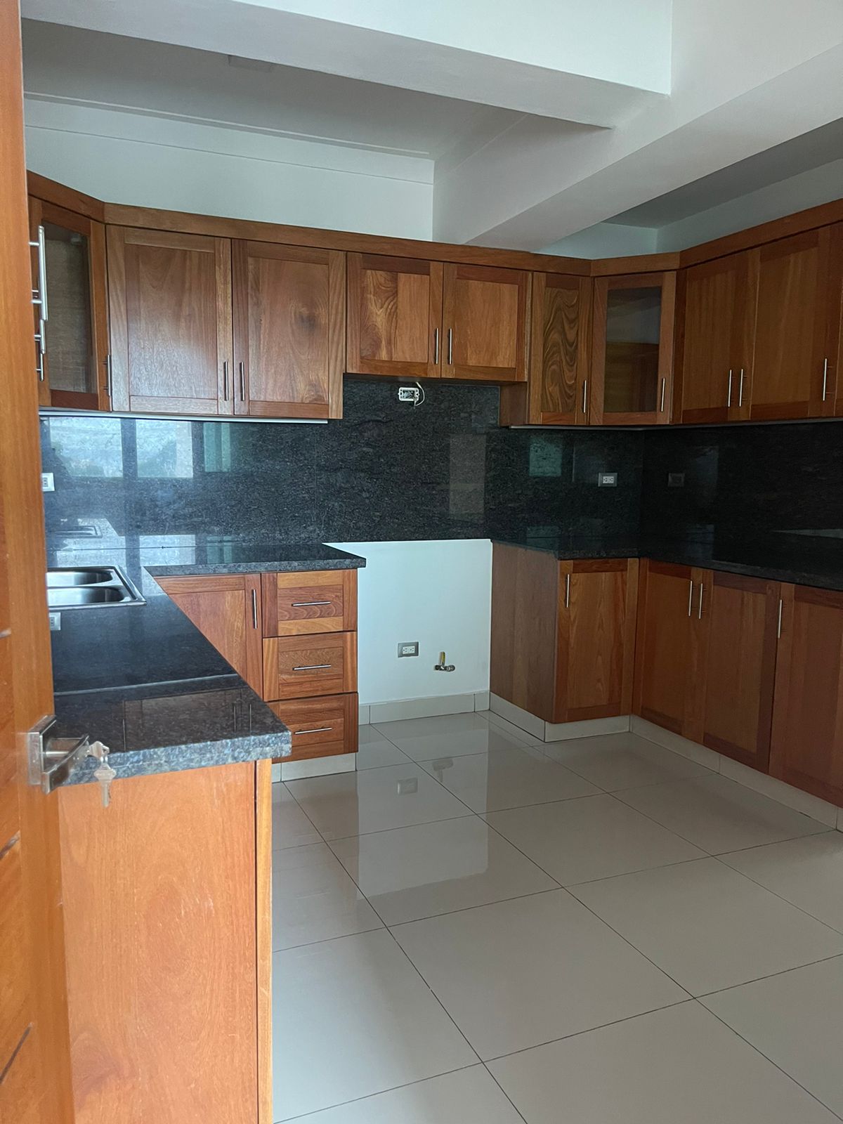 apartamentos - Vendo piso 5 los cacicazgos balcón tres hab con ba 3