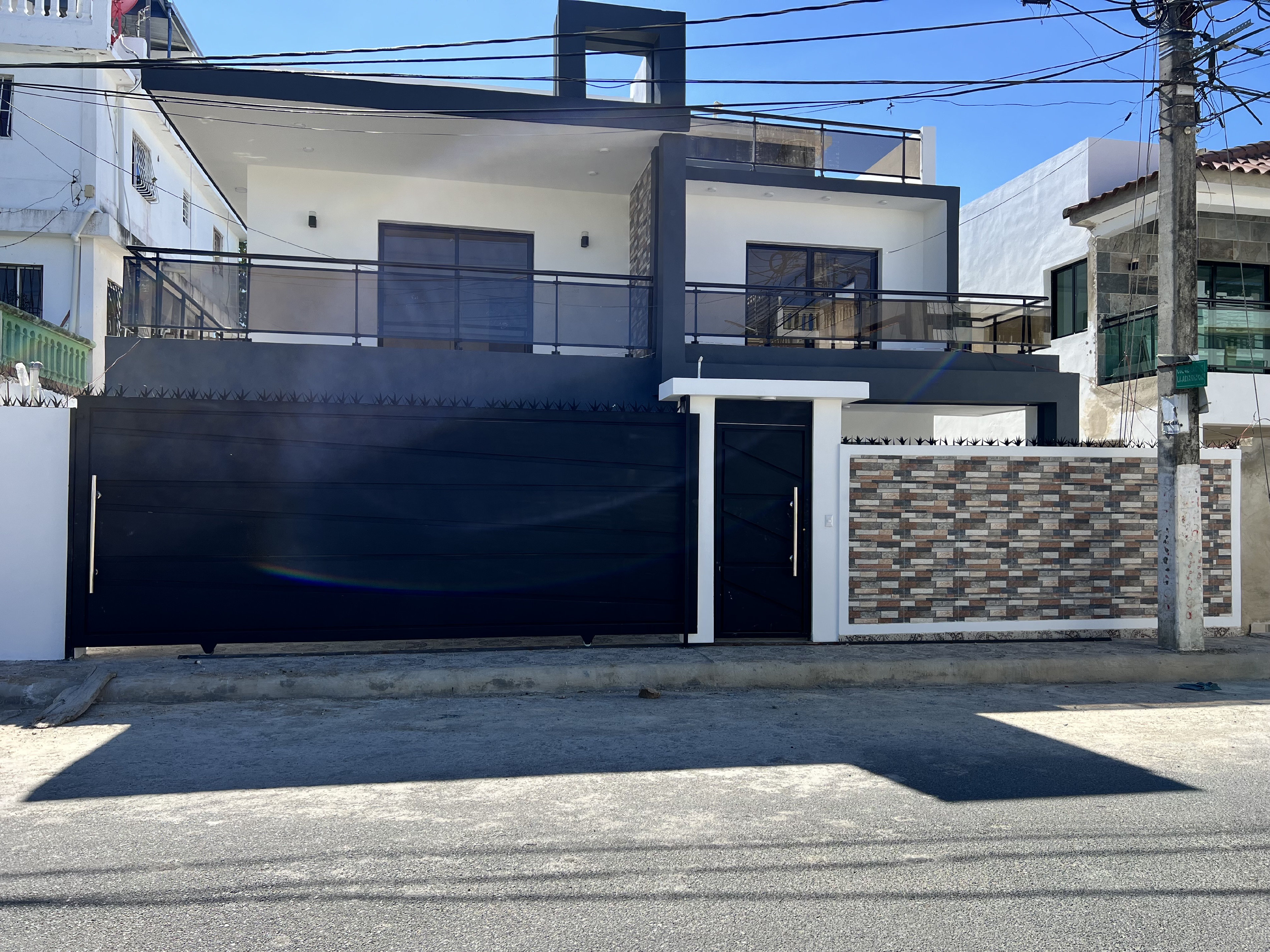 casas - venta de lujosa casa en la autopista de san isidro Santo Domingo este 