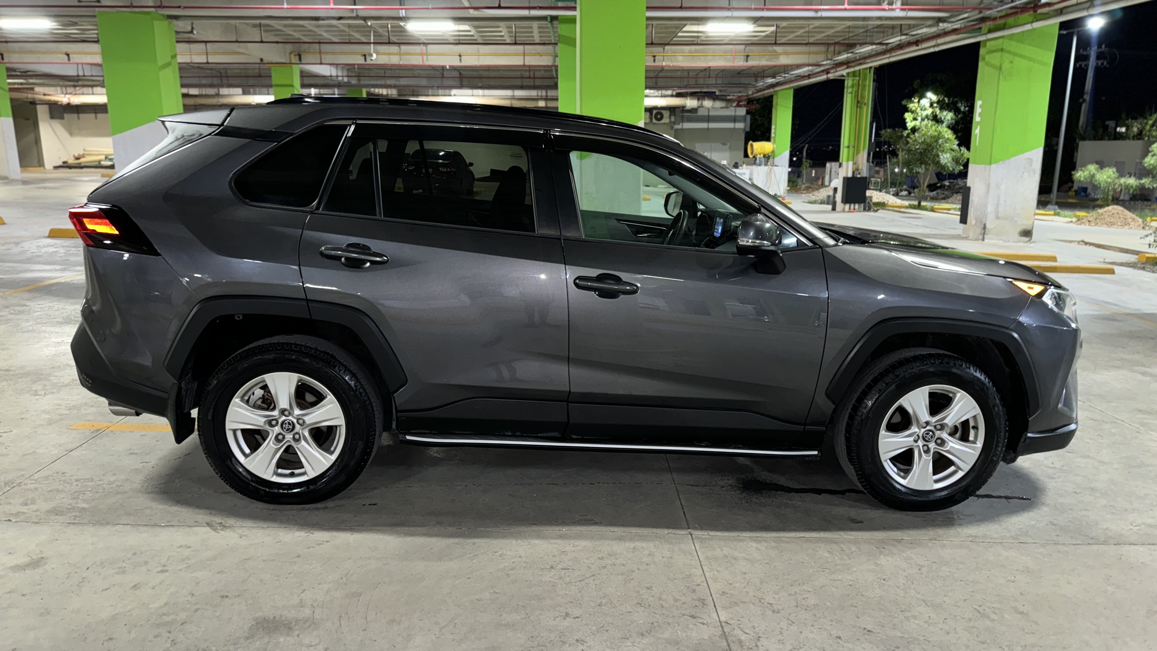 jeepetas y camionetas - TOYOTA RAV4 2020 XLE FULL 7