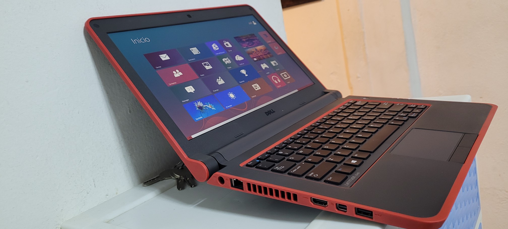 computadoras y laptops - Dell roja 14 Pulg Core i3 Ram 8gb Disco SSD Solido Wifi 1