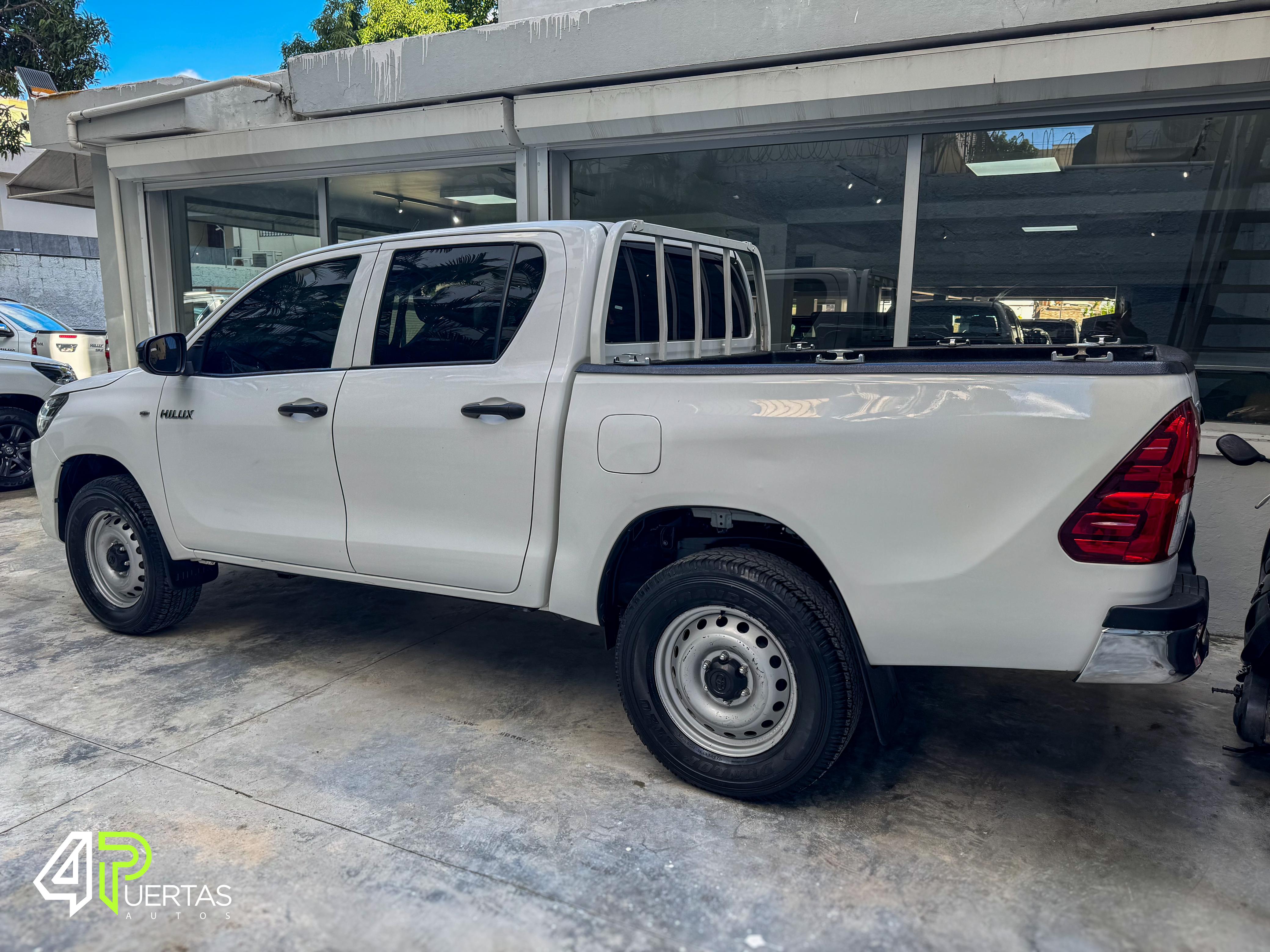 jeepetas y camionetas - TOYOTA HILUX 4X4 2