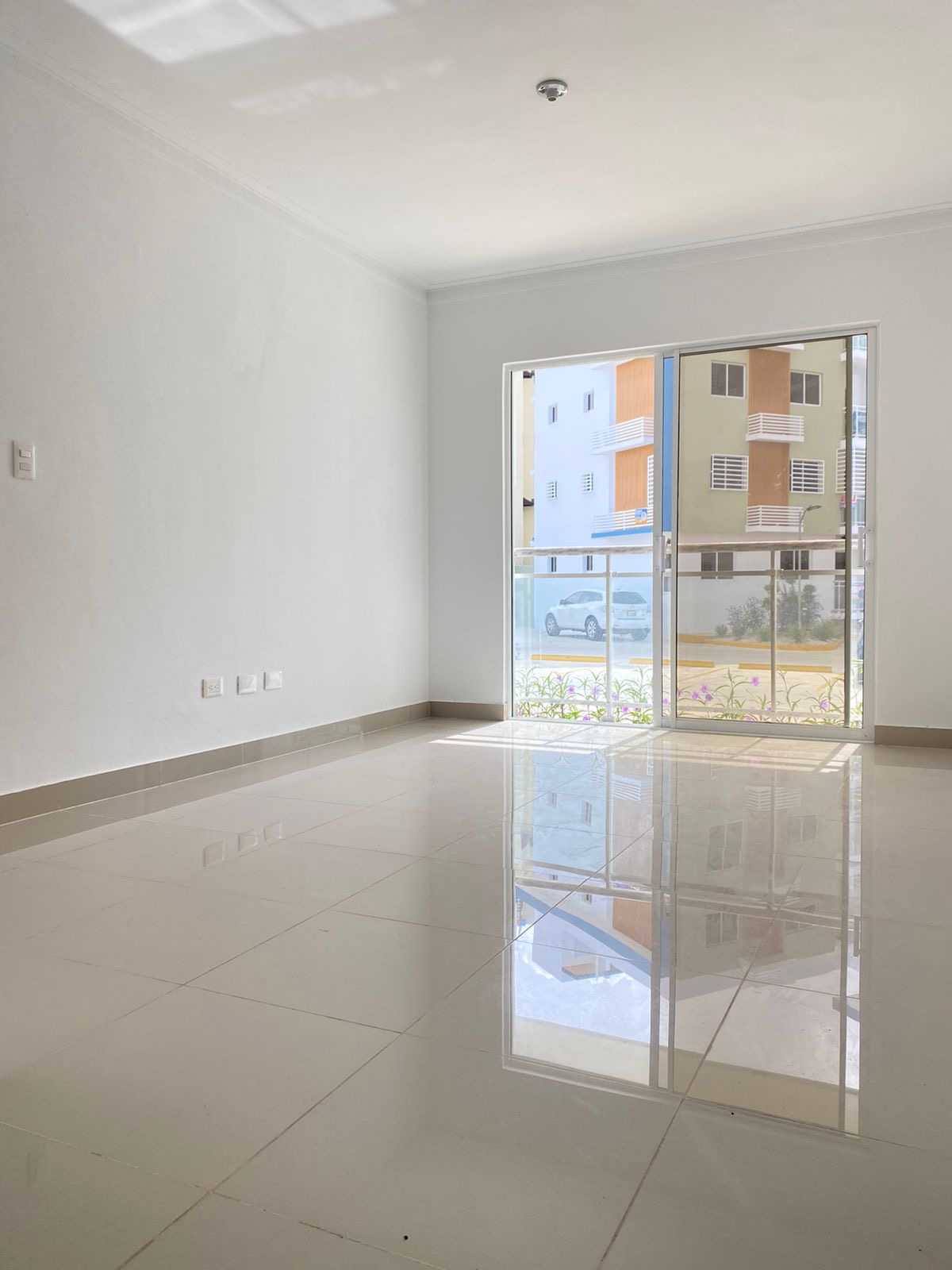 apartamentos - Venta de apartamento con patio en Aut. San isidro