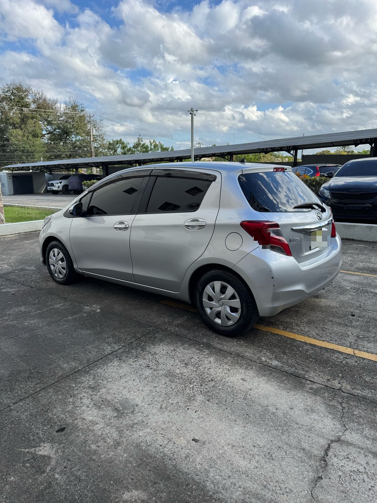 carros - Toyota Vitz 2015 - Santiago  3