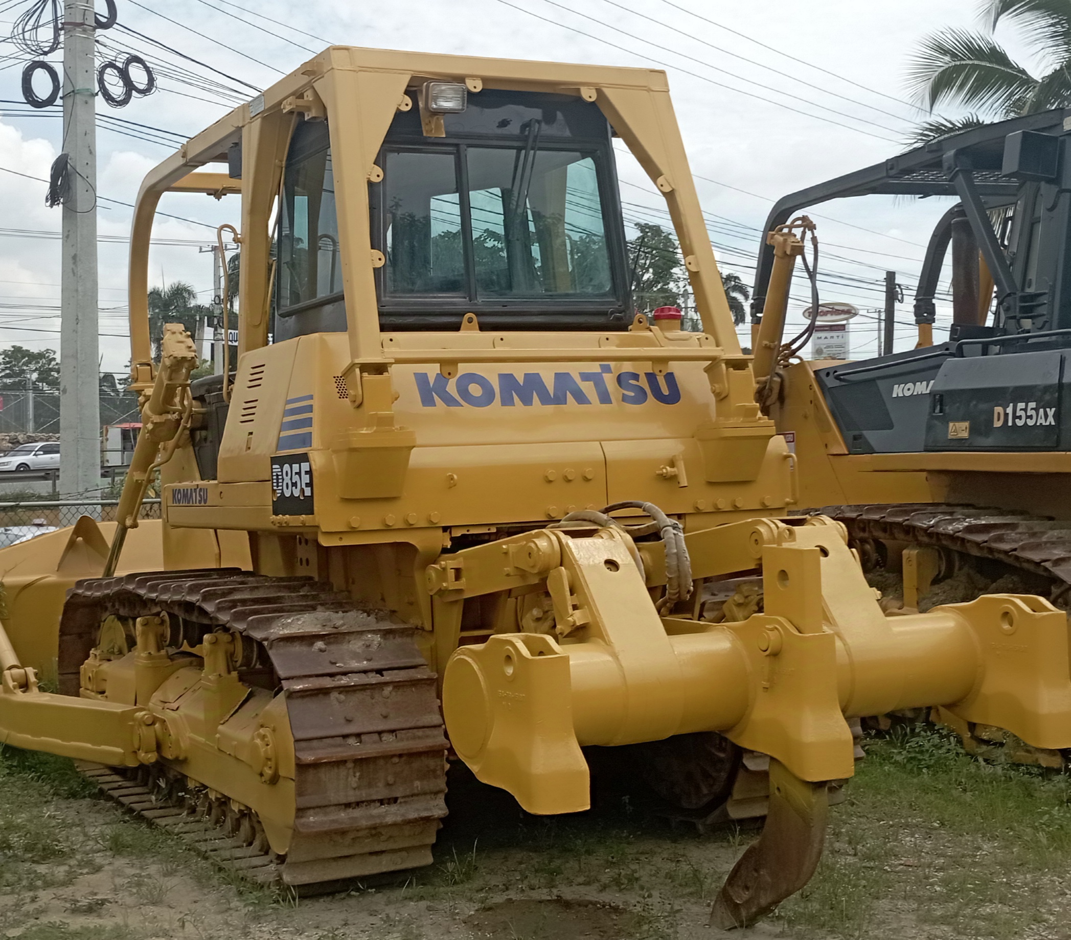 camiones y vehiculos pesados - Bulldozer Komatsu Modelo D85E 1