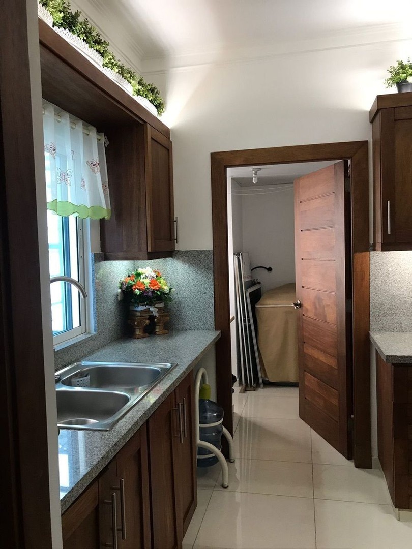 apartamentos - Apartamento en Alquiler Amueblado 
EVARISTO MORALES USD 2,300.00 (Mantenimiento  3
