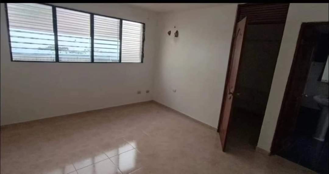 apartamentos - rento 2do piso en la moraleja con dos parqueos techado  3