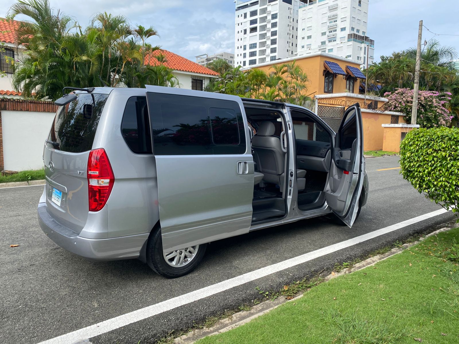 jeepetas y camionetas - hiunday starex 2018 2