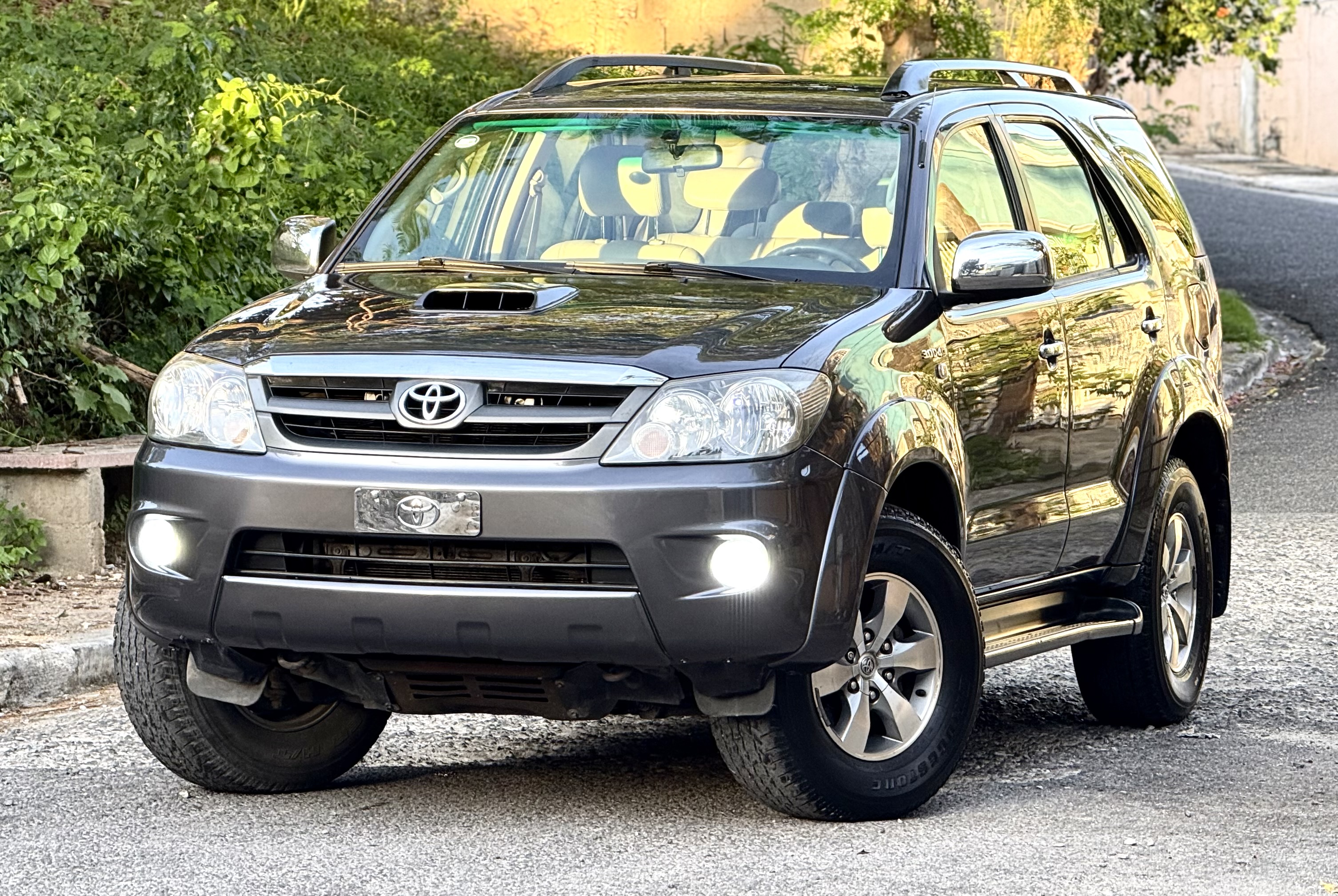 jeepetas y camionetas - Toyota Fortuner SRV 4x4 2009/3 Filas 