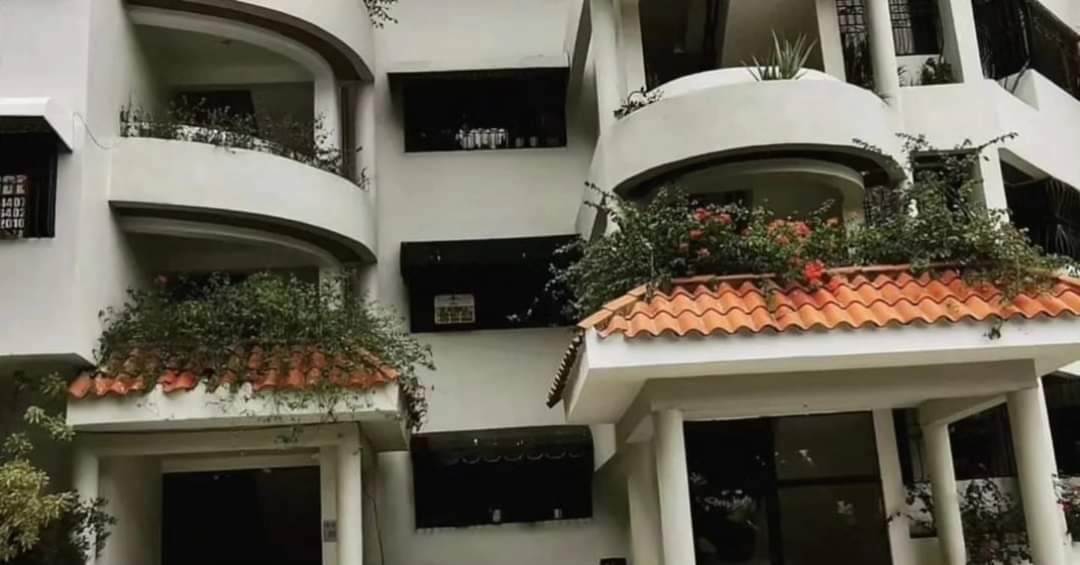 apartamentos - rento 2do piso en la moraleja con dos parqueos techado  1