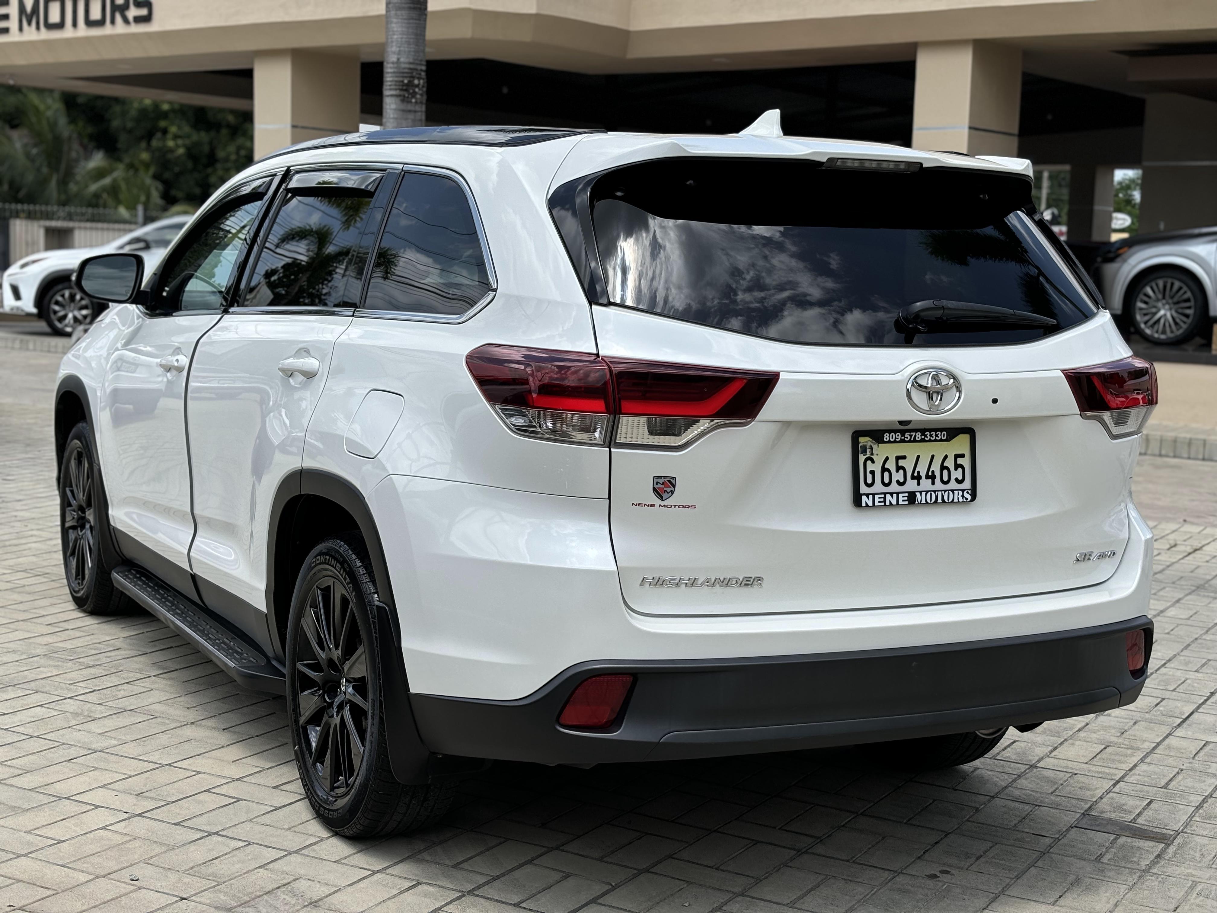 jeepetas y camionetas - Toyota Highlander SE 4x4 año 2019. 3