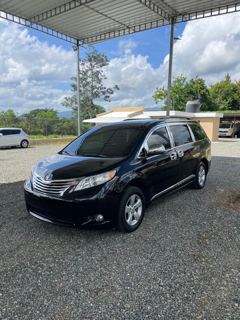 jeepetas y camionetas - Toyota sienna 2017 3