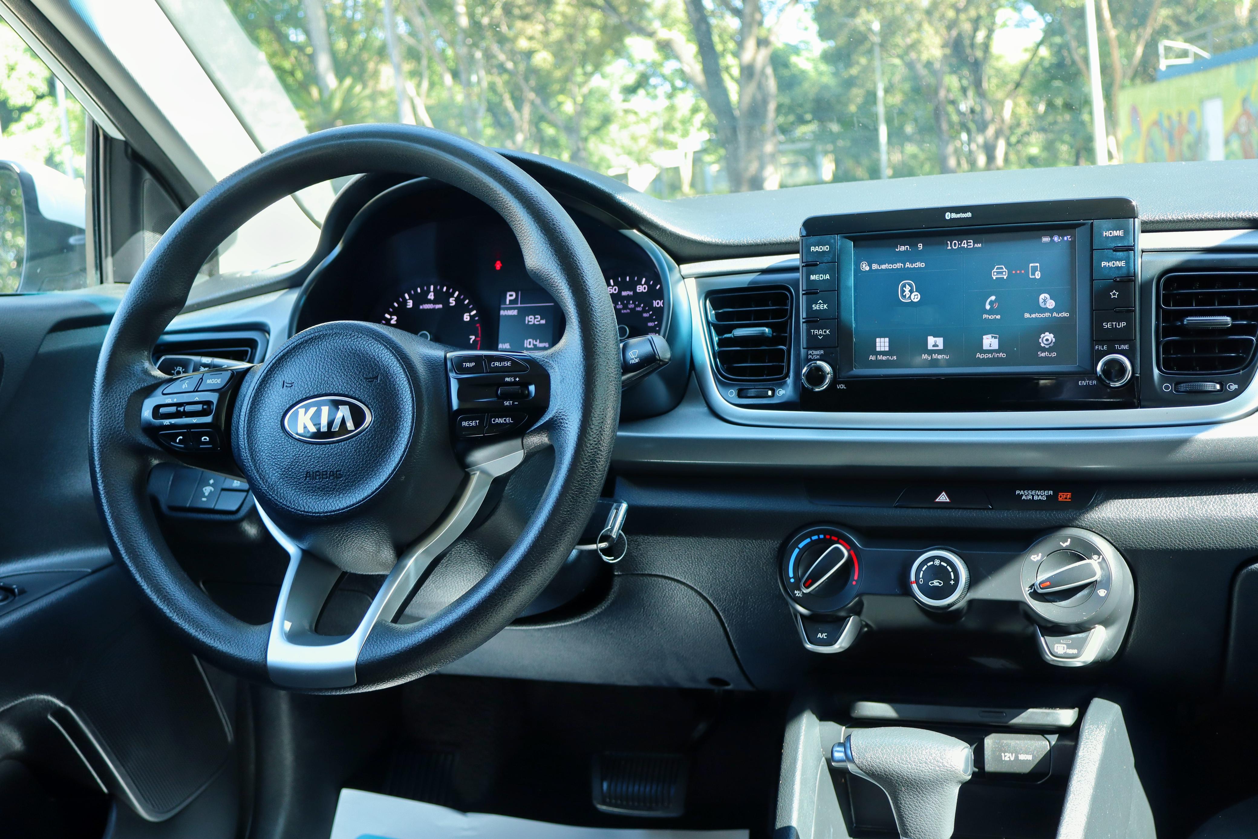 jeepetas y camionetas - Montate en este impecable kia rio S 2019 excelente condiciones  5