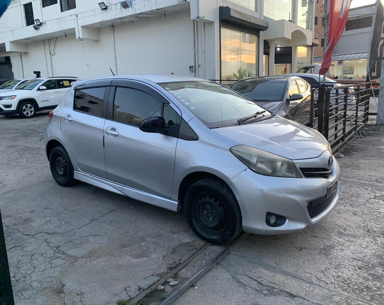 carros - 2013 TOYOTA VITZ 6