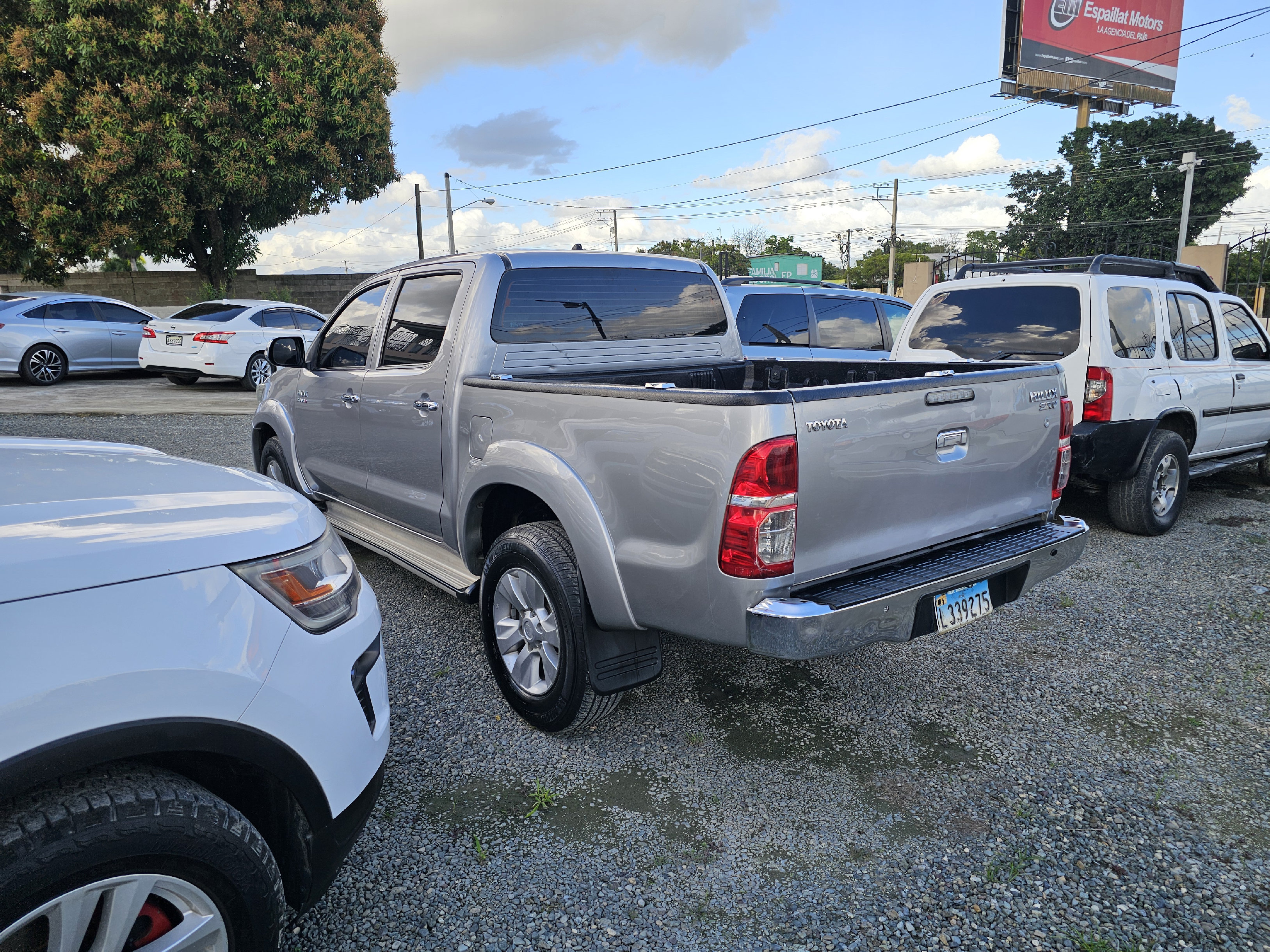 jeepetas y camionetas - Toyota Hilux SRV 2015 3