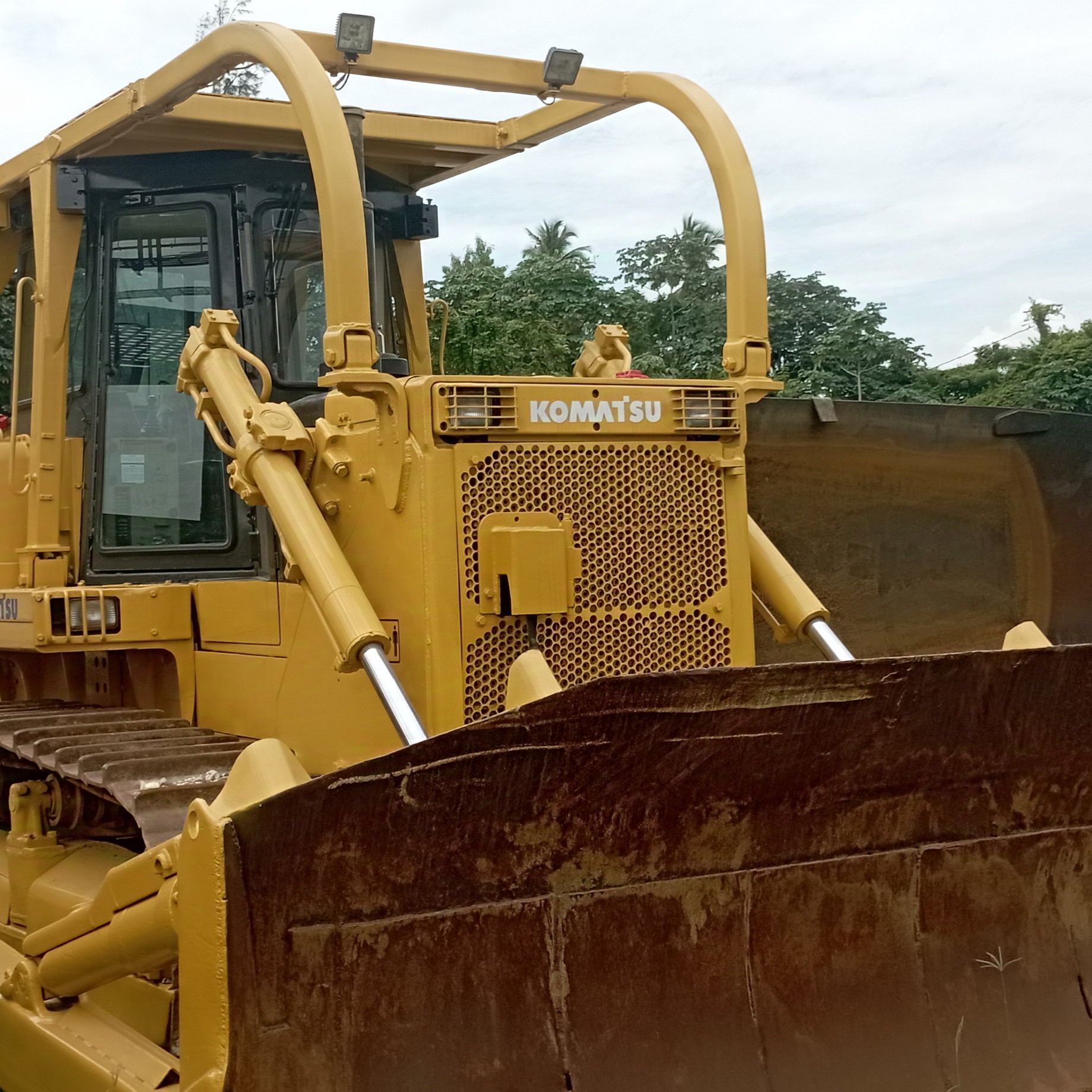 camiones y vehiculos pesados - Bulldozer Komatsu Modelo D85E