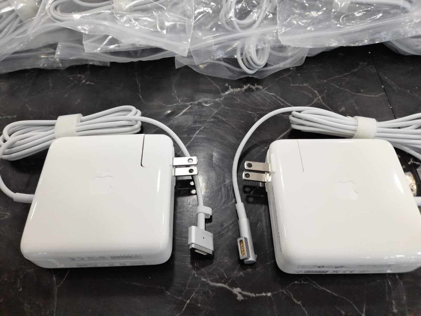 otros electronicos - CARGADORES APPLE MACBOOK PRO TIPO L Y TIPO T CARGADORES APPLE MAC BOOK  1