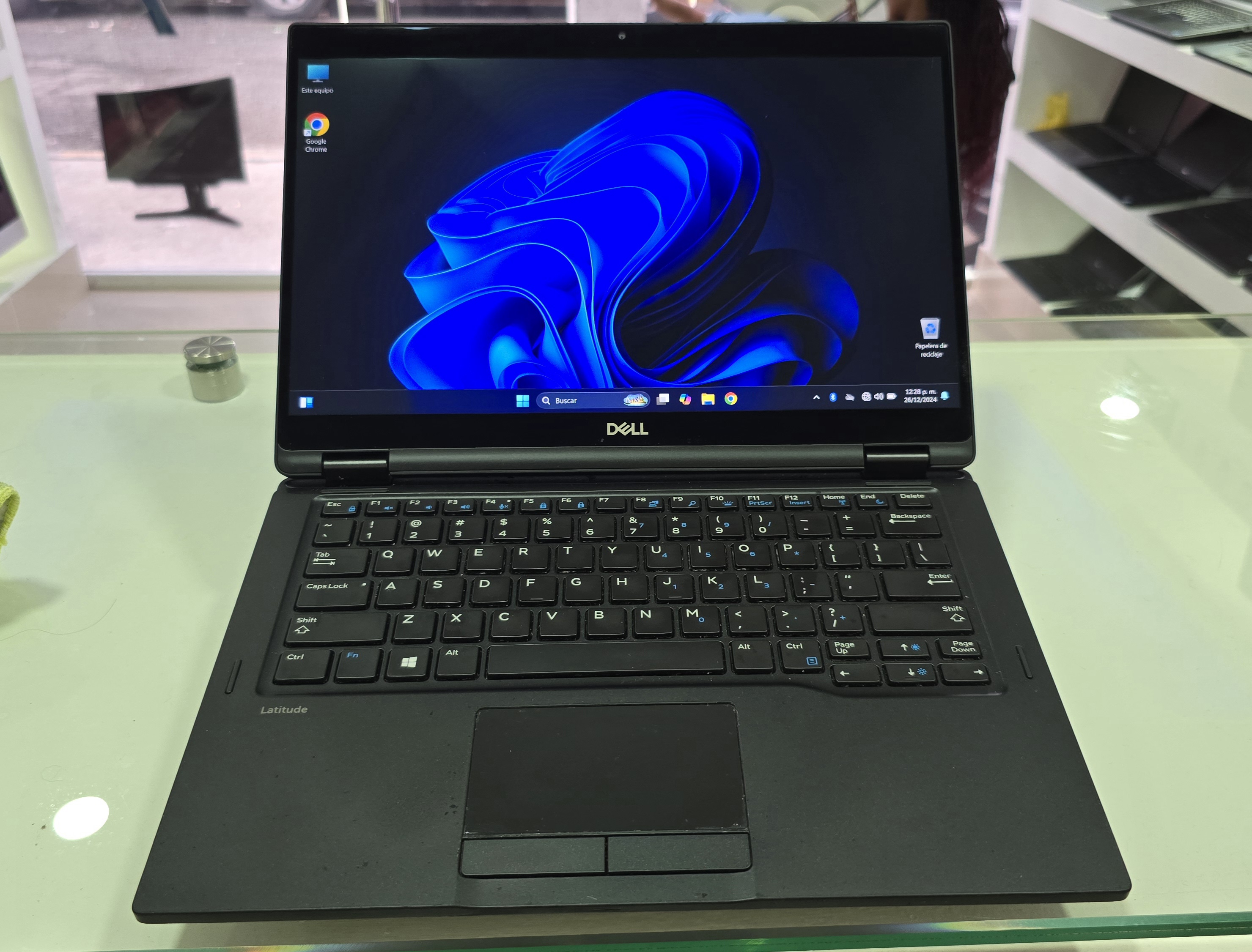 computadoras y laptops - Dell touch 13.3 Pulg Core i5 7th Gen Ram 8gb ddr4 Disco 128gb SSD Solido Wifi 