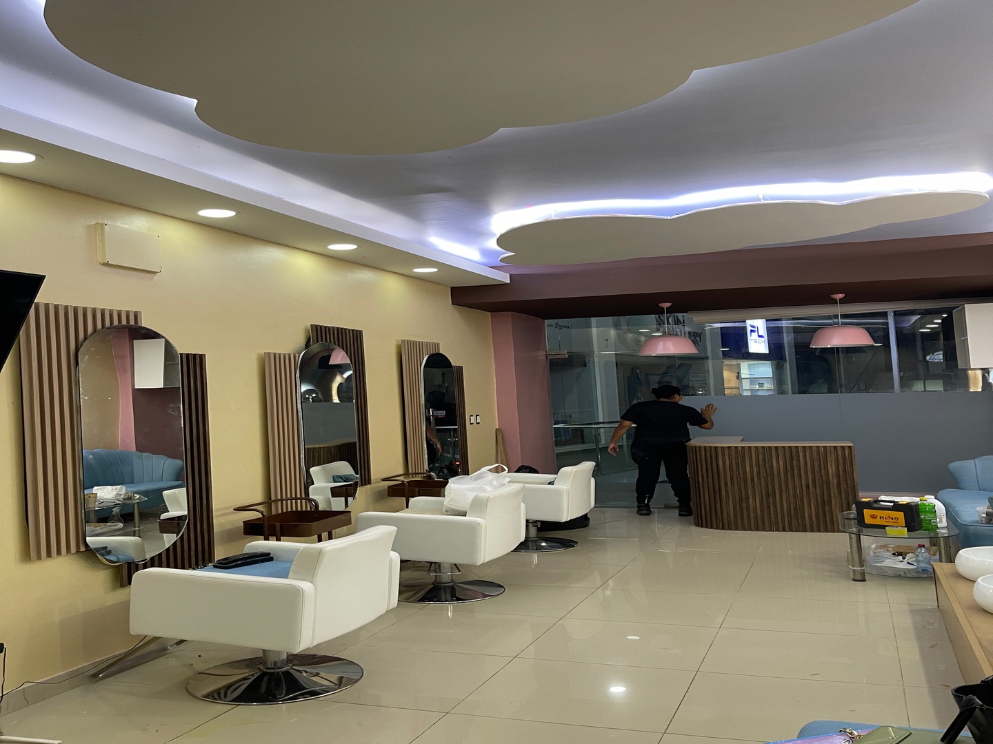 otros inmuebles - Vendo salón de belleza para Niños 