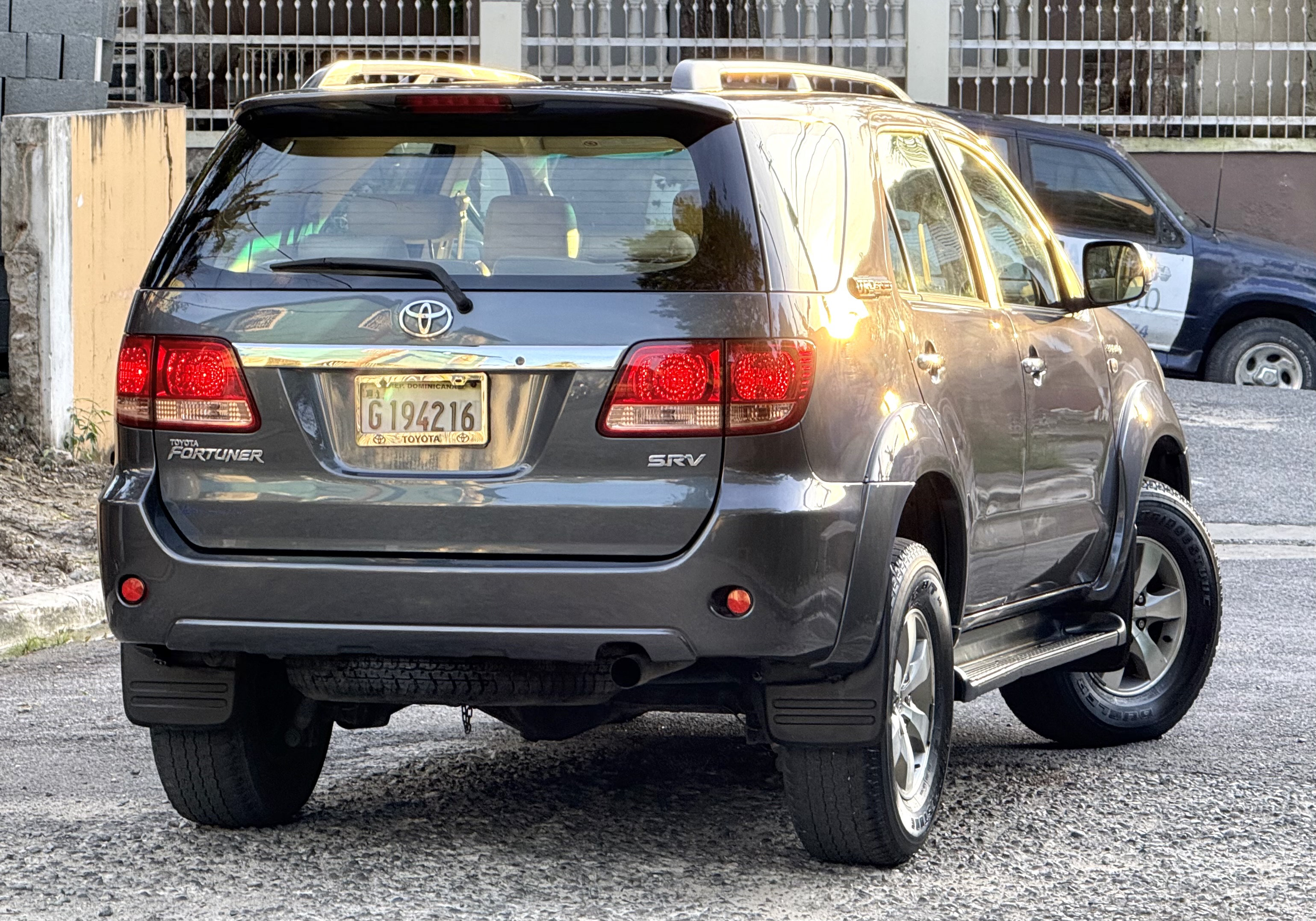 jeepetas y camionetas - Toyota Fortuner SRV 4x4 2009/3 Filas  2