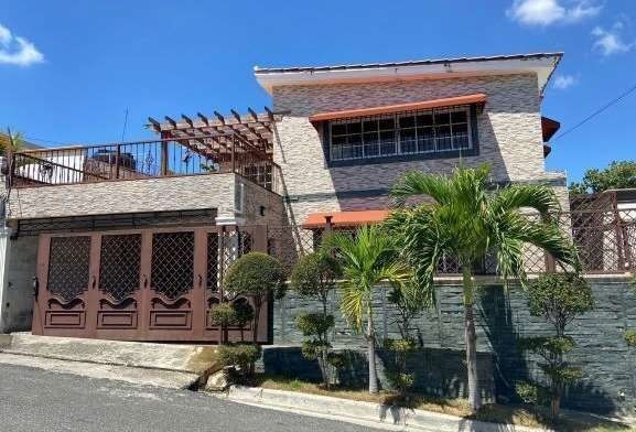 casas - Casa en venta en Colinas del Seminario 

U$S 325,000

4 Dormitorios 
 6