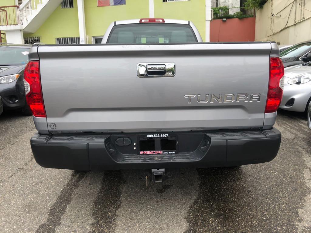 jeepetas y camionetas - Toyota tundra 2015 impecable  3