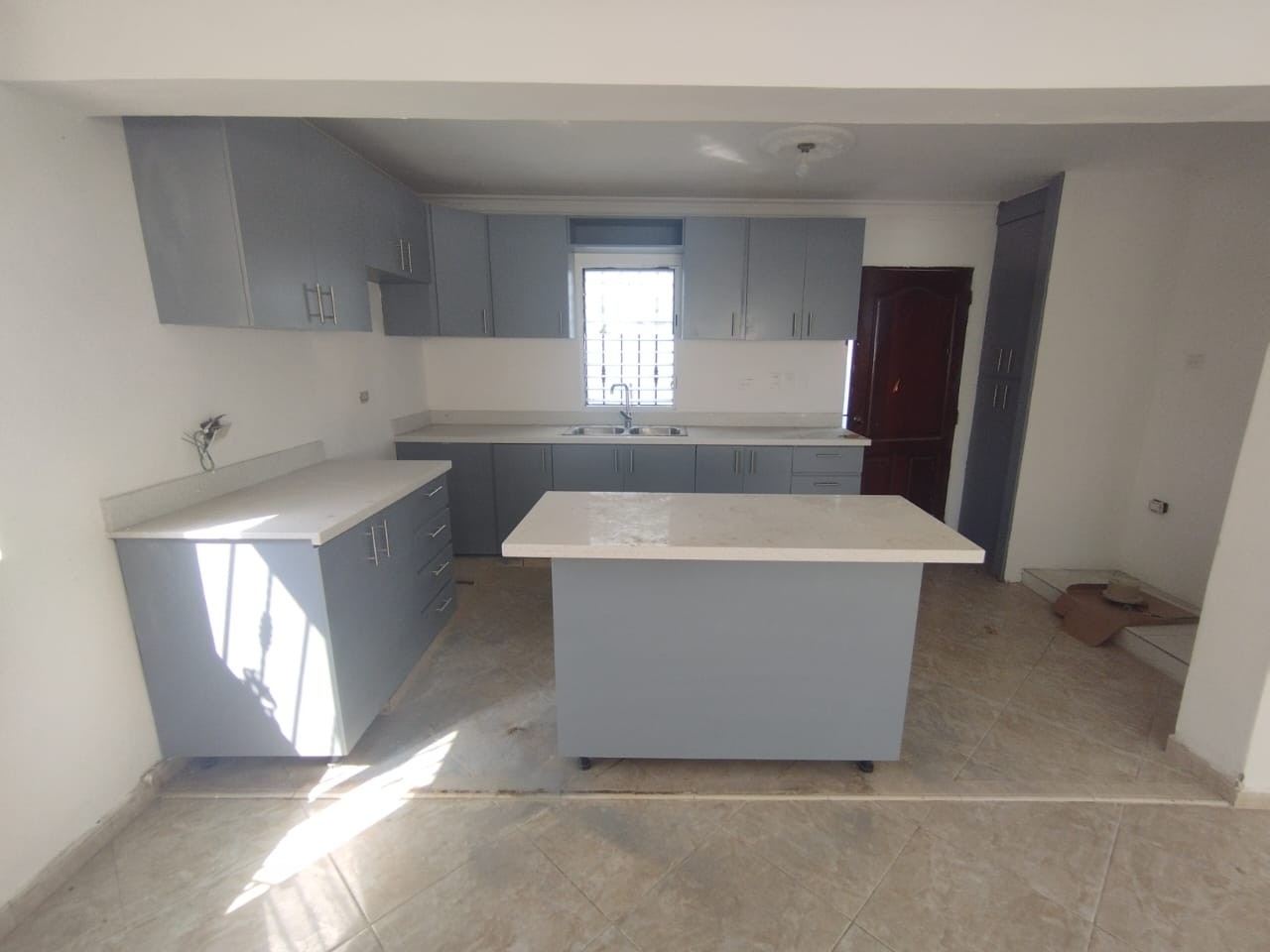 casas - Se Vende Casa en Los Rios Sector Colinas del Seminario.
200mst
RD$15,500.000 9