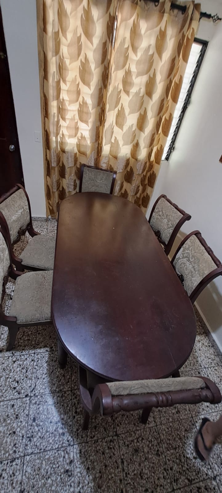 muebles y colchones - Se vende comedor de Caoba 1