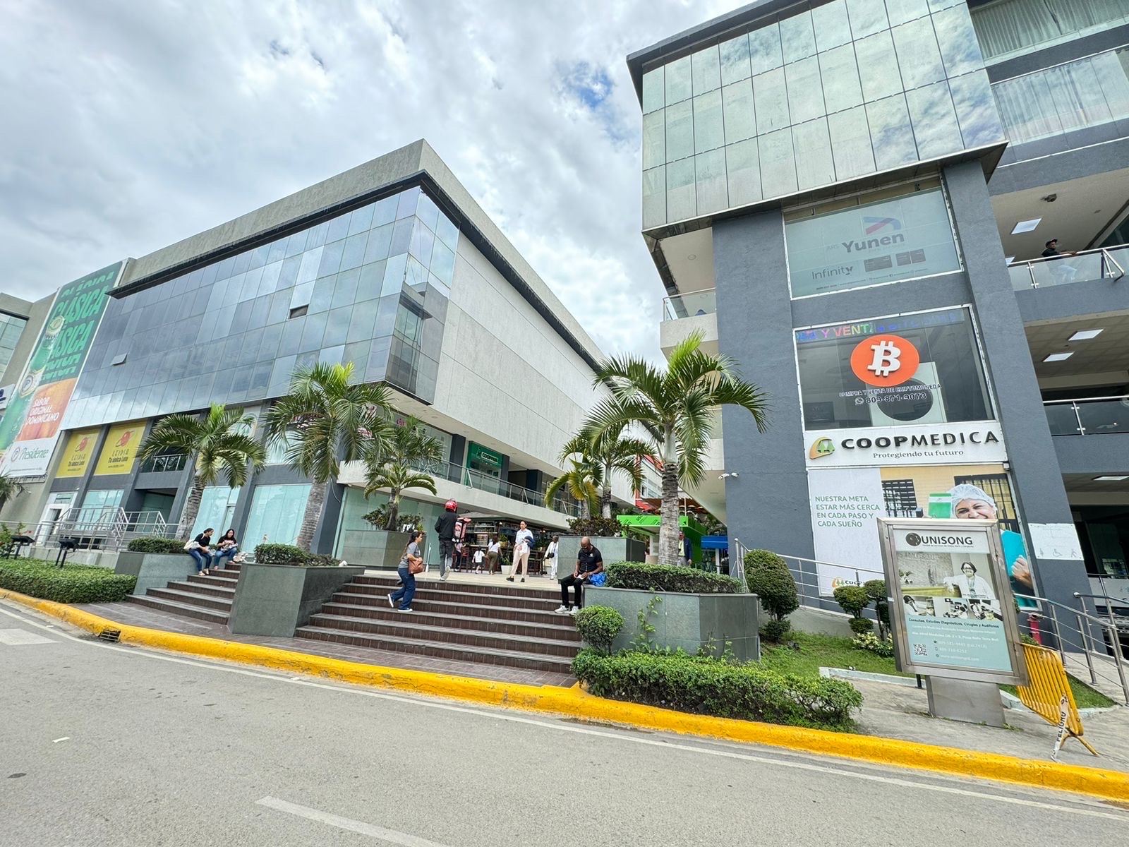 oficinas y locales comerciales - Locales de venta, ubicados en Bella Terra mall 1