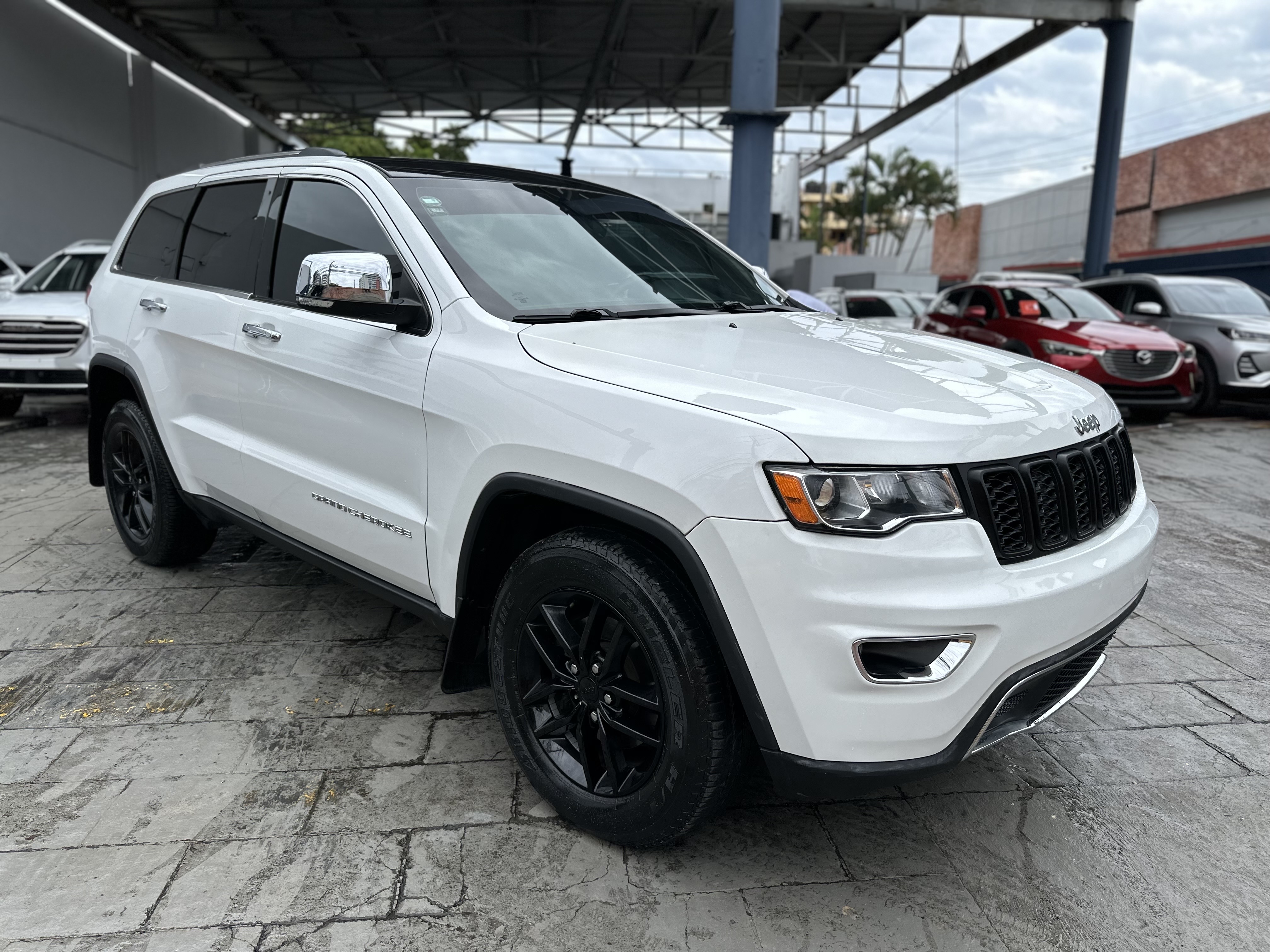 jeepetas y camionetas - JEEP GRAND CHEROKEE LIMITED 4x4 2017 3