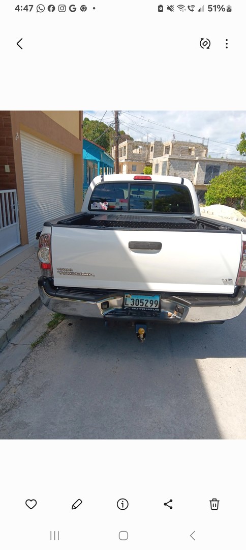 jeepetas y camionetas - Venta de toyota tacoma unico dueno, motivo viaje 4