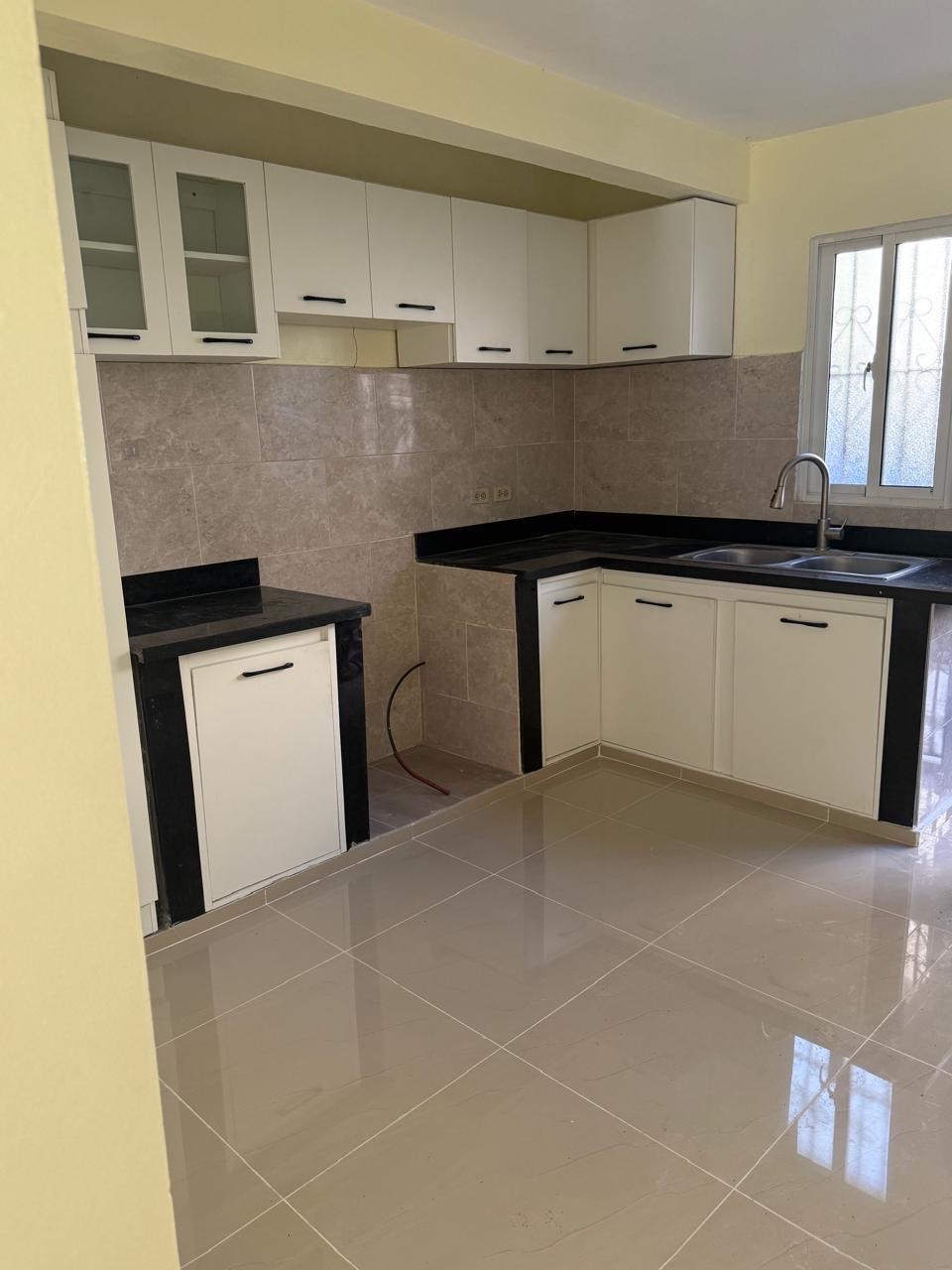 casas - Venta de casa en la charles de Gaulle Santo Domingo este  4