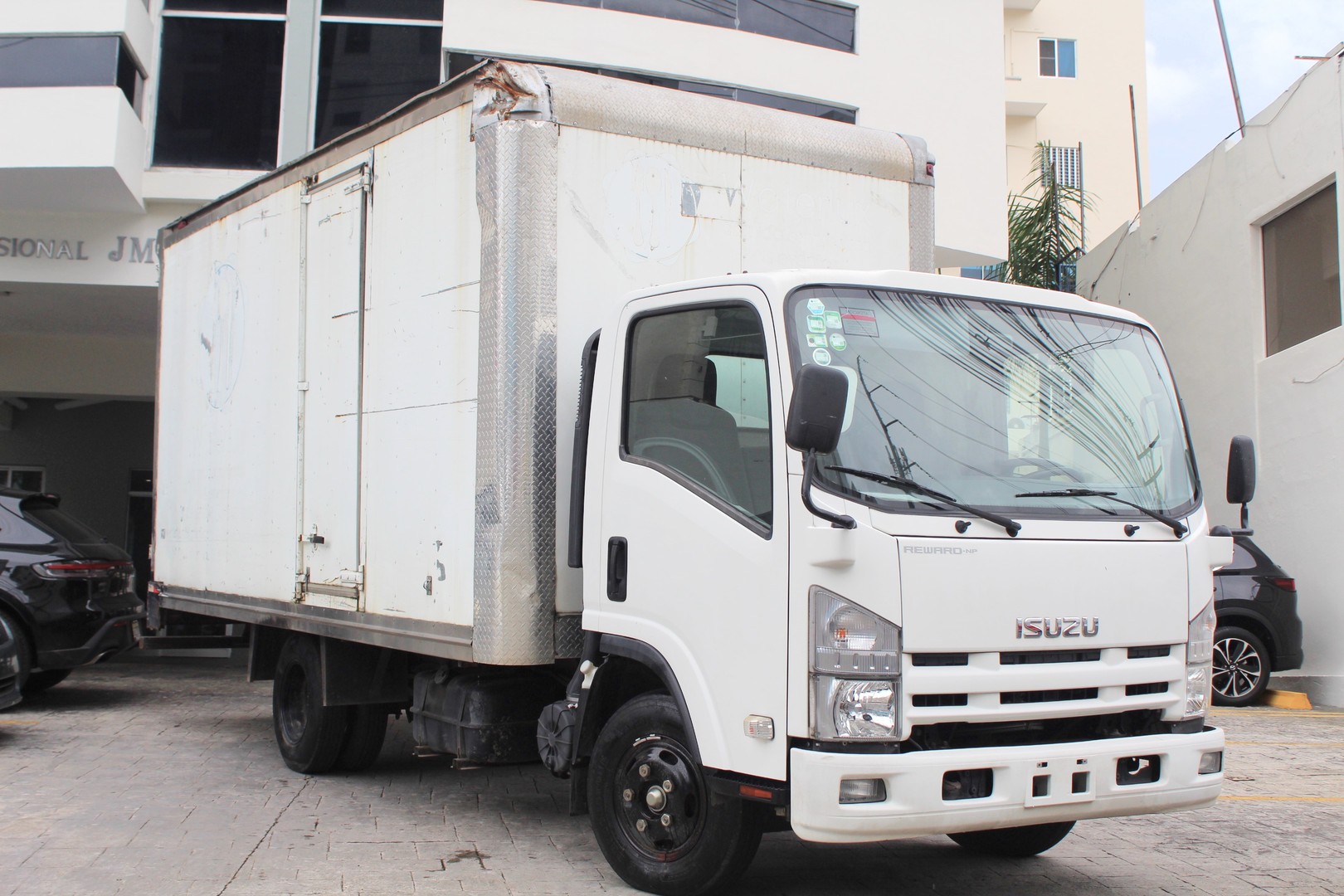 camiones y vehiculos pesados - Isuzu NPR 14 Pies con Furgon 2019 1