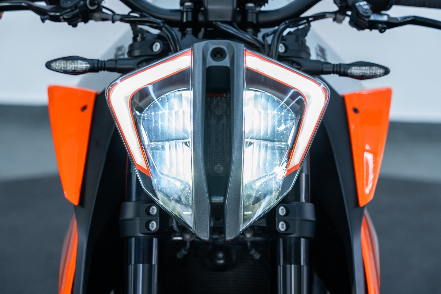 motores y pasolas - KTM 1290 SUPERDUKE R EVO 2023 3