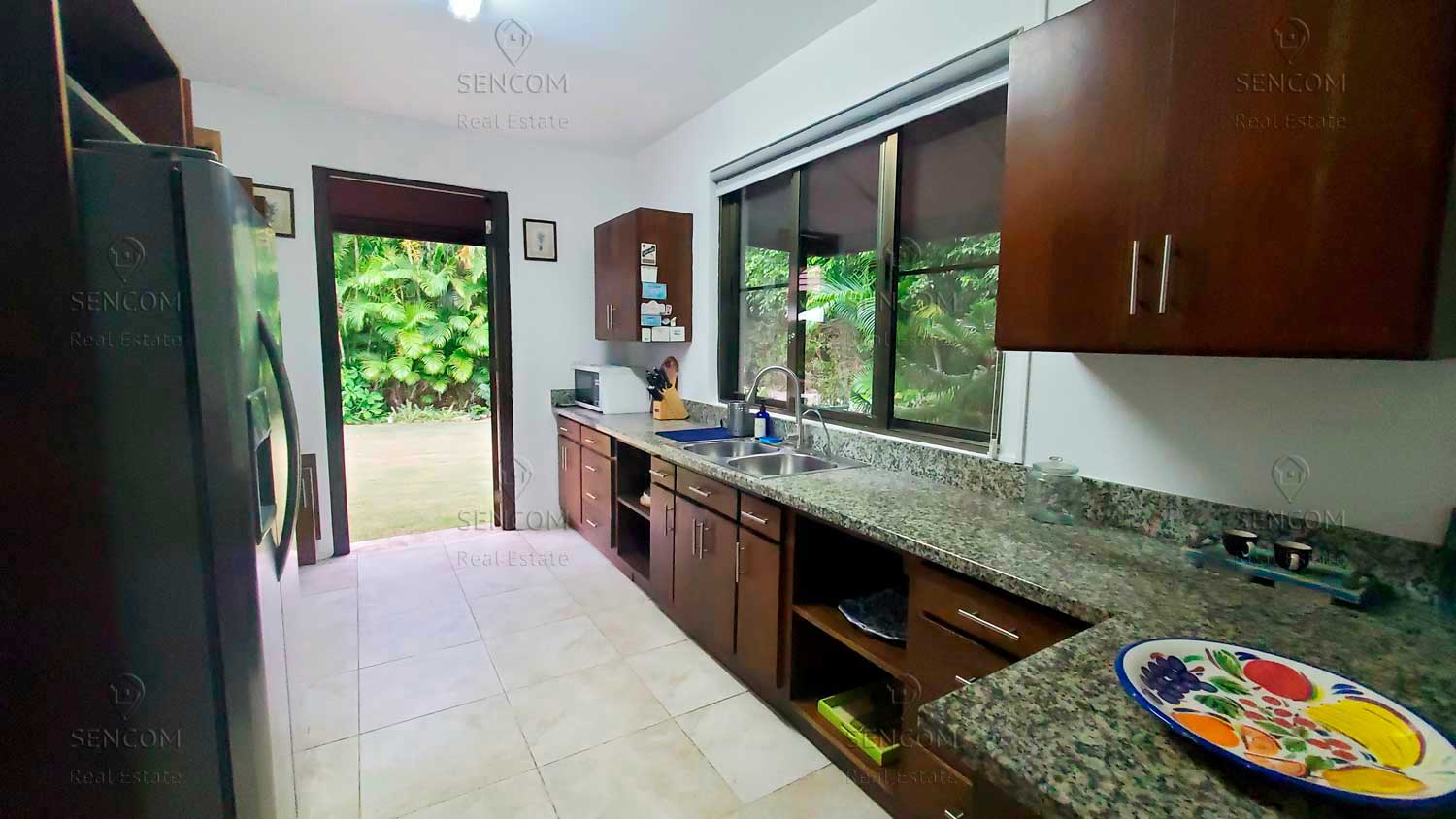 casas vacacionales y villas - Villa de 3 Dormitorio Se Alquila in Punta Cana  3