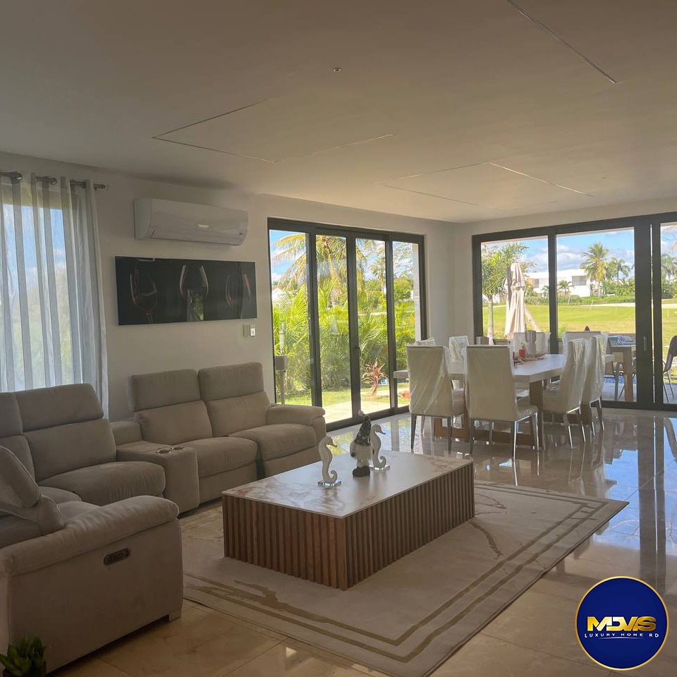 casas vacacionales y villas - Se Vende Villa Ubicada en Playa Nueva Romana  1