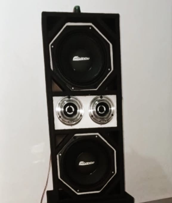 otros electronicos - Chuchero de 8 totalmente nuevo.
2 bocinas comandos de 1500 watts cada una. Y 2 t