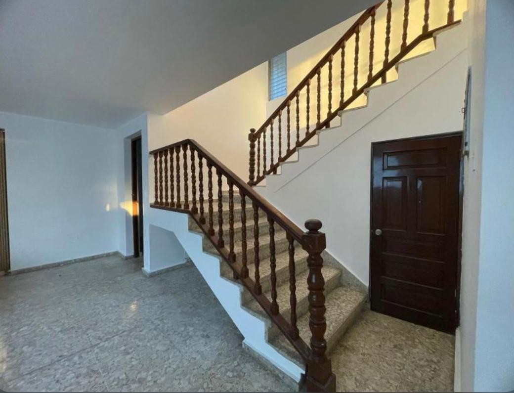 casas - La Castellana, Distrito Nacional, Santo Domingo

EN VENTA AMPLIA CASA   2