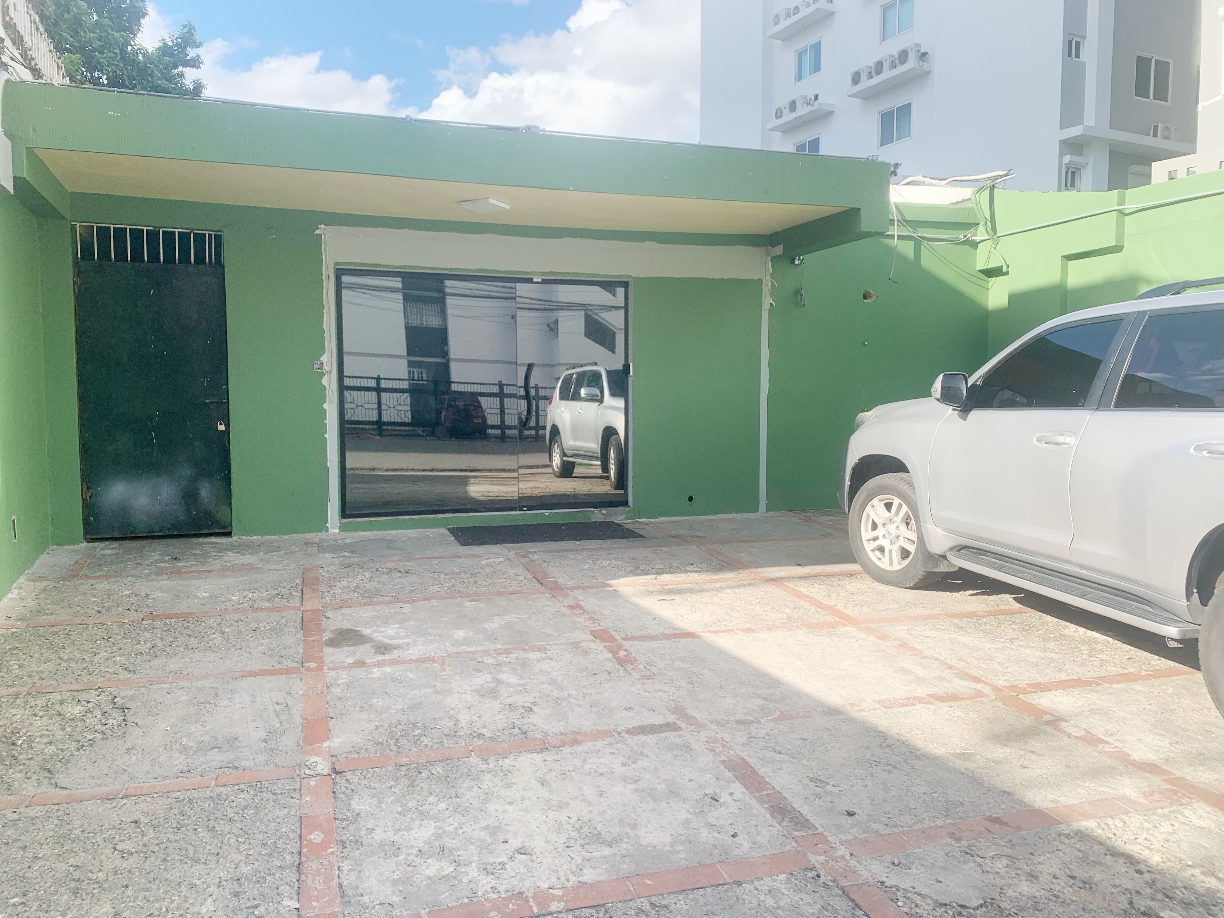 oficinas y locales comerciales - Local comercial en Evaristo morales  1