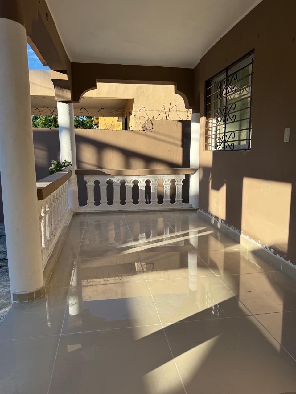 casas - Venta de casa en la charles de Gaulle Santo Domingo este  1