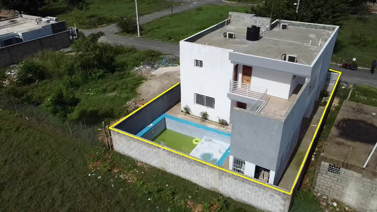 casas - Vendo Nueva y Amplia Casa de Dos Niveles Con Piscina en Residencial Naime 4